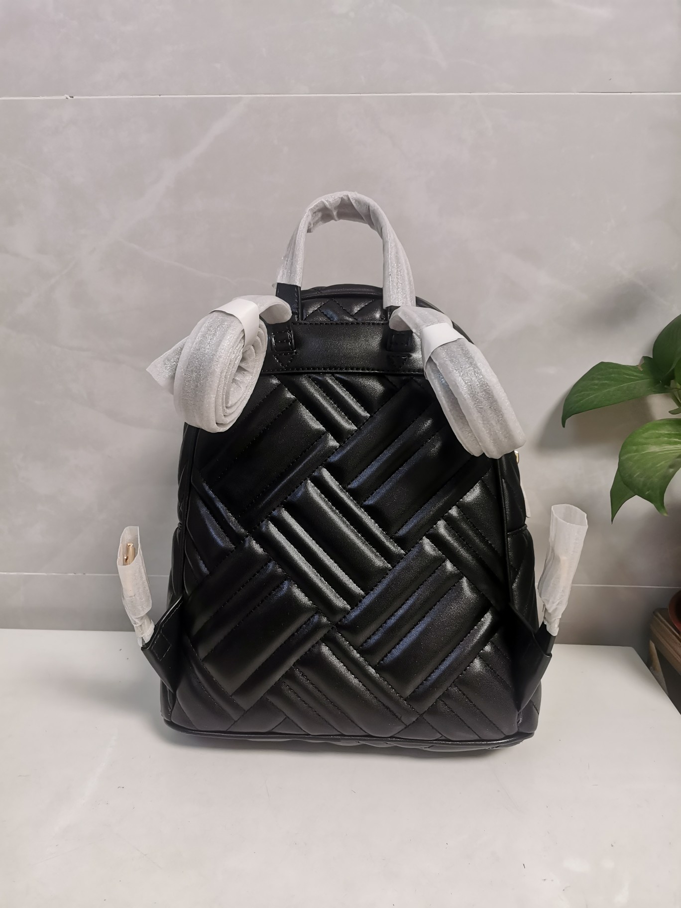 Michael Kors MK羊皮系列双肩背包 羊皮长方条格大小不同拼 内里前后都有插袋和拉链暗袋 实用又