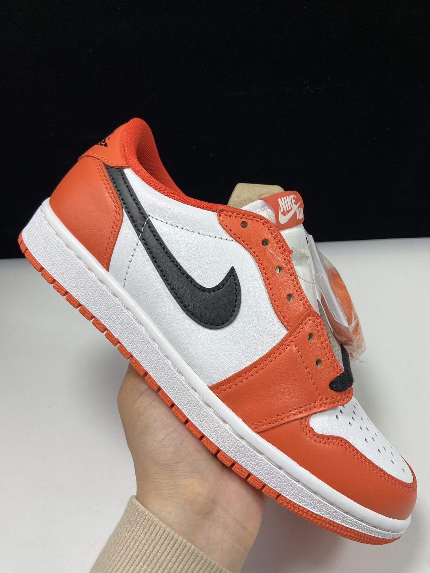 AJ1LOW白扣碎低帮黑白橙尺码40