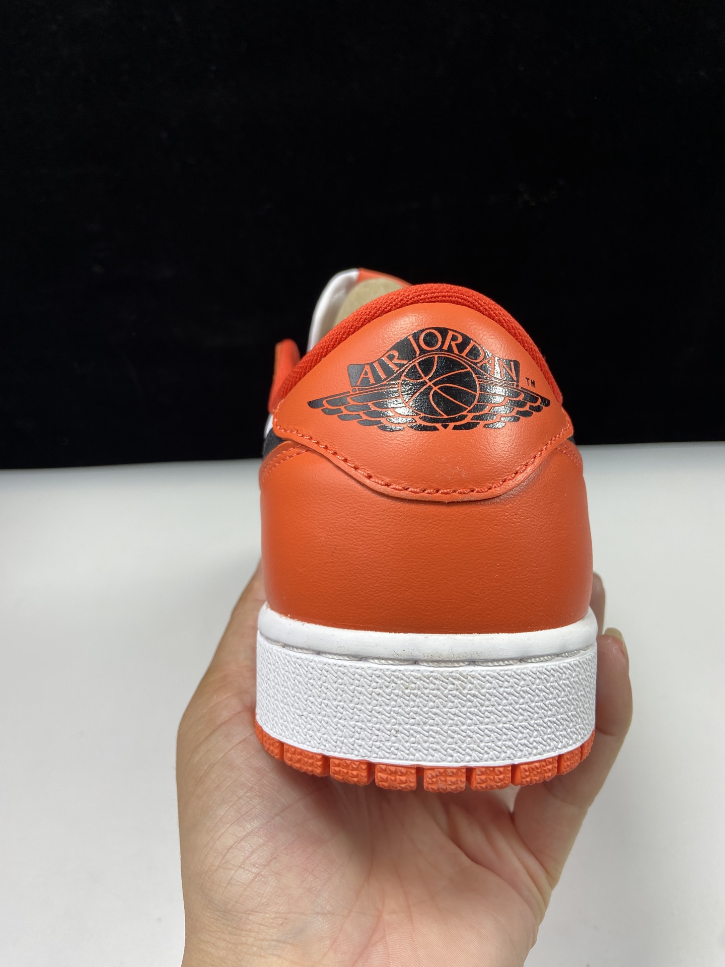 AJ1LOW白扣碎低帮黑白橙尺码40