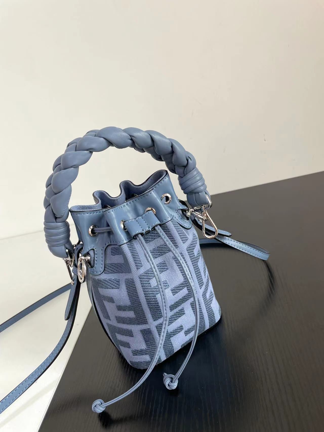 Meilleure réplique de qualité
 Fendi Réplique
 sacs Sac Seau Collection printemps – été Fashion