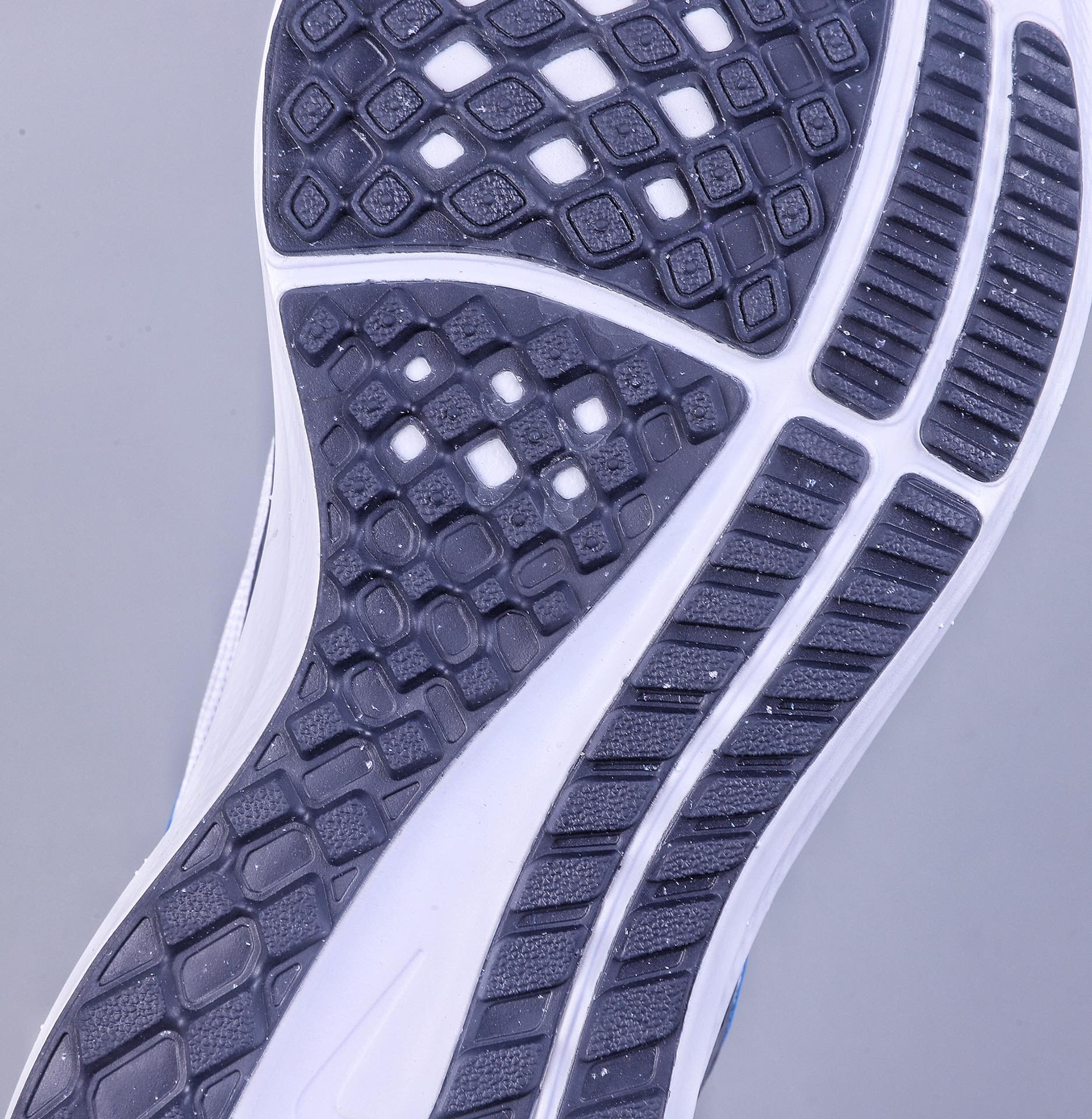 200 Nike Air Zoom Pegasus 40 耐克网面透气跑鞋 FN0013-100