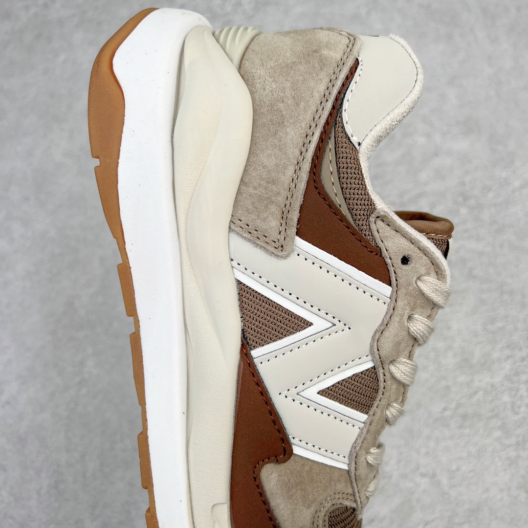 图片[6]-＃小红书爆款‼️New Balance/新百伦 NB5740系列 复古休闲运动跑鞋 特别以1988年首度面世的经典574作为设计蓝本 保留574简约易衬的80s鞋型轮廓 同时再加以向90年代特立独行的抢眼美学致敬 凭借多种严选的优质素材重塑出让人耳目一新又充满层次感的革新中低结构 另一方面 为呼应90年代的巨大化潮流 鞋侧也点题采用了相应的巨大化N字Logo 并且加上反光细节点缀 再结合同样启发自574并经过改良的抓地鞋底 可谓集结两大年代的注目设计元素 尺码：36 36.5 37 37.5 38 38.5 39 40 40.5 41 42 42.5 43 44 45-选品中心