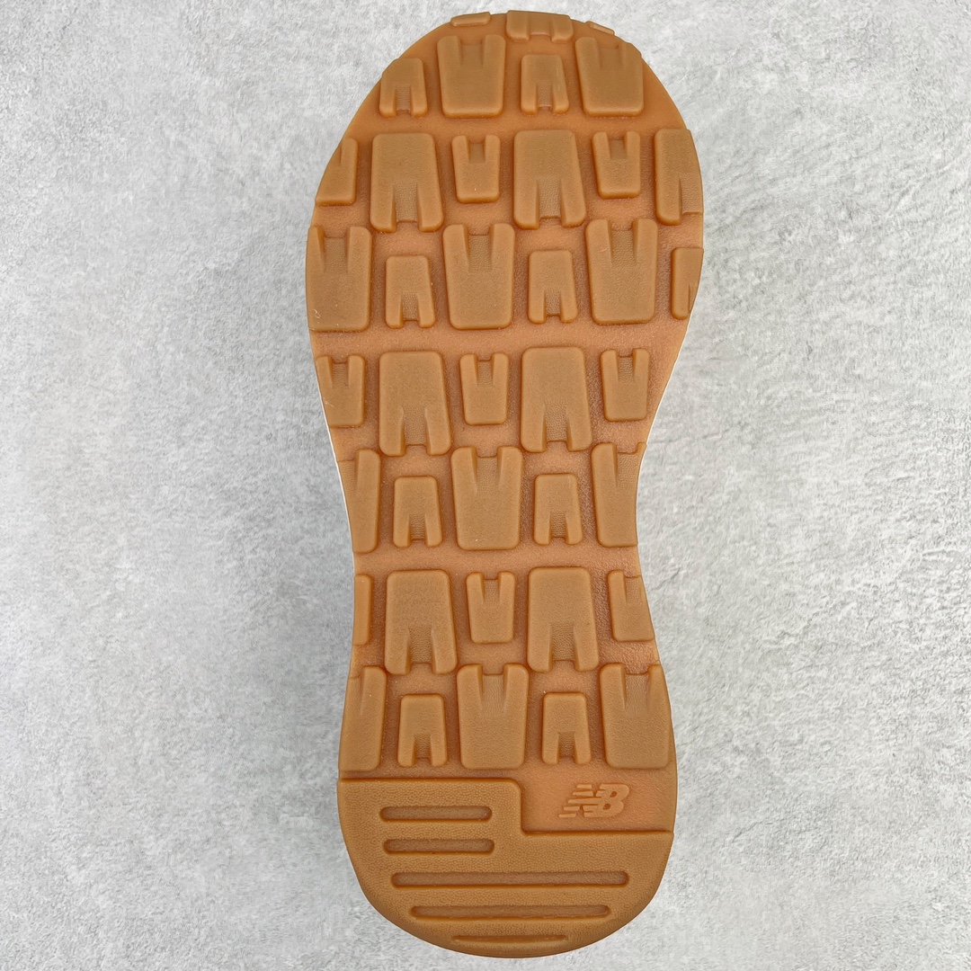 图片[9]-＃小红书爆款‼️New Balance/新百伦 NB5740系列 复古休闲运动跑鞋 特别以1988年首度面世的经典574作为设计蓝本 保留574简约易衬的80s鞋型轮廓 同时再加以向90年代特立独行的抢眼美学致敬 凭借多种严选的优质素材重塑出让人耳目一新又充满层次感的革新中低结构 另一方面 为呼应90年代的巨大化潮流 鞋侧也点题采用了相应的巨大化N字Logo 并且加上反光细节点缀 再结合同样启发自574并经过改良的抓地鞋底 可谓集结两大年代的注目设计元素 尺码：36 36.5 37 37.5 38 38.5 39 40 40.5 41 42 42.5 43 44 45-选品中心