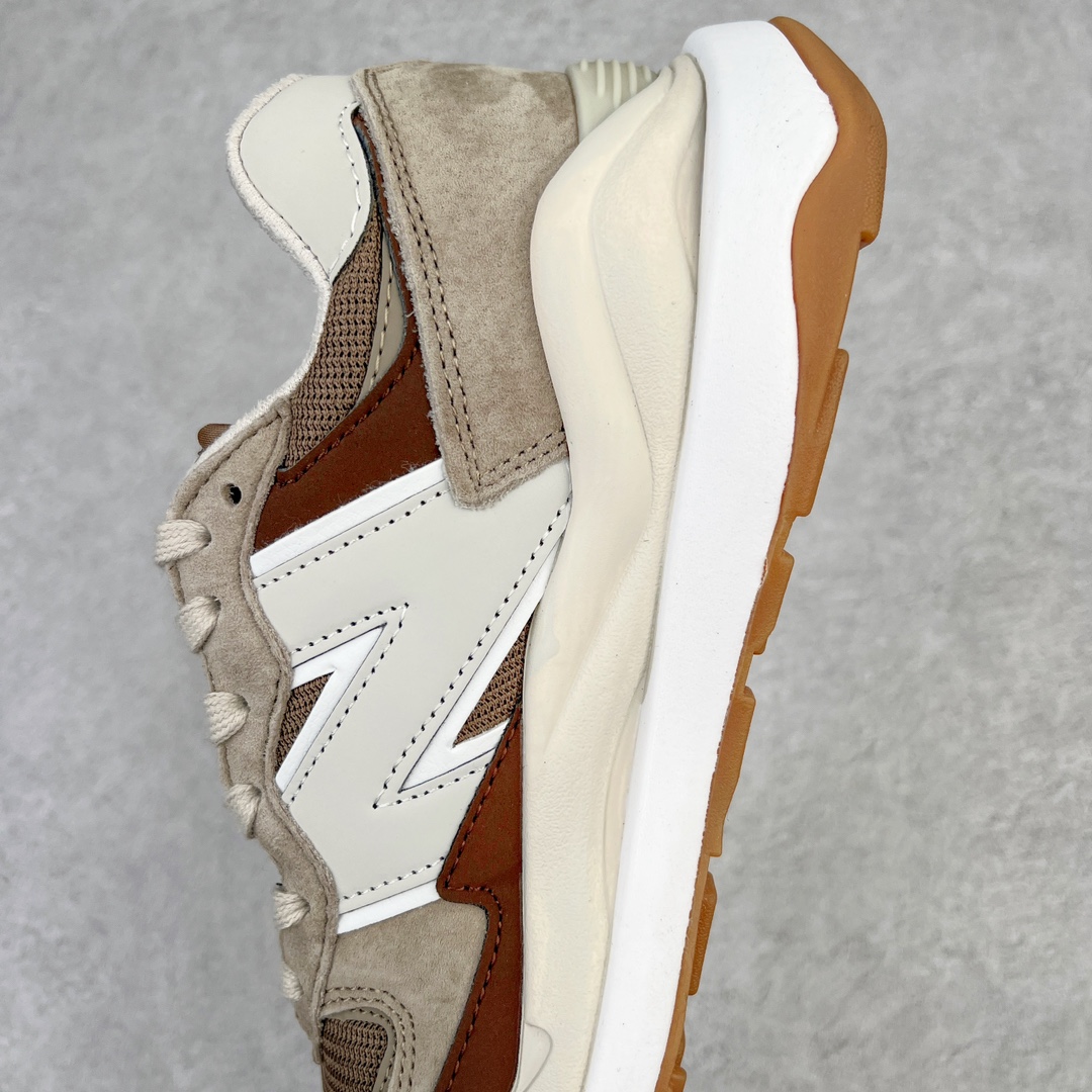 图片[7]-＃小红书爆款‼️New Balance/新百伦 NB5740系列 复古休闲运动跑鞋 特别以1988年首度面世的经典574作为设计蓝本 保留574简约易衬的80s鞋型轮廓 同时再加以向90年代特立独行的抢眼美学致敬 凭借多种严选的优质素材重塑出让人耳目一新又充满层次感的革新中低结构 另一方面 为呼应90年代的巨大化潮流 鞋侧也点题采用了相应的巨大化N字Logo 并且加上反光细节点缀 再结合同样启发自574并经过改良的抓地鞋底 可谓集结两大年代的注目设计元素 尺码：36 36.5 37 37.5 38 38.5 39 40 40.5 41 42 42.5 43 44 45-选品中心