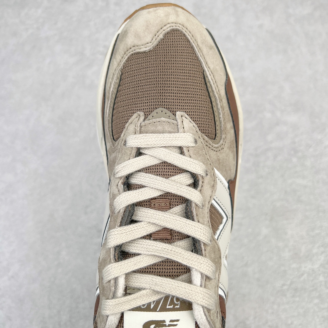 图片[4]-＃小红书爆款‼️New Balance/新百伦 NB5740系列 复古休闲运动跑鞋 特别以1988年首度面世的经典574作为设计蓝本 保留574简约易衬的80s鞋型轮廓 同时再加以向90年代特立独行的抢眼美学致敬 凭借多种严选的优质素材重塑出让人耳目一新又充满层次感的革新中低结构 另一方面 为呼应90年代的巨大化潮流 鞋侧也点题采用了相应的巨大化N字Logo 并且加上反光细节点缀 再结合同样启发自574并经过改良的抓地鞋底 可谓集结两大年代的注目设计元素 尺码：36 36.5 37 37.5 38 38.5 39 40 40.5 41 42 42.5 43 44 45-选品中心