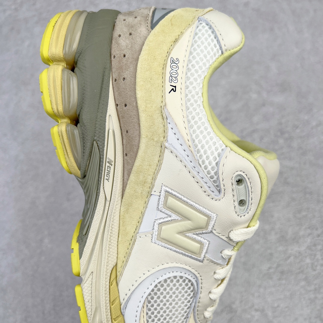 图片[6]-💰240 ＃M纯原 AURALEE x NB New Balance M2002RA1 奶白 全套原楦原纸板原厂数据开发 原厂网纱 原装进口翻毛皮料正确绒感卡色 正确中底拉帮中底网布细节 一比一手工擦旧效果 冲裁组合 匠心打造 耗时两个月开发完成 工艺极其复杂难度可想而知 新开独立私模大底 全网唯一正确做旧组合大底 高端零售专供产物 尺码：36 37 37.5 38 38.5 39.5 40 40.5 41.5 42 42.5 43 44 44.5 45 45.5 编码：by3936010-运动鞋