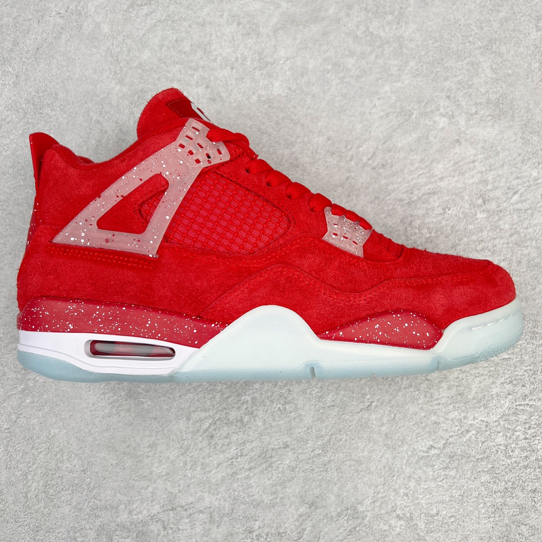 💰130 ＃PB版 福利特价‼Air Jordan AJ4 Retro PE 俄克拉荷马限定大红 耗时半年巨作 40余配色陆续出货 全套原纸板楦头开发 调试30余版 确保原汁原味完美呈现四代版型 一比一鞋头弧度高度趴度鞋身弧度 此版本只针对中端市场 皮料材质有所更替 其他数据细节工艺流程均保持公司一致 细节品控鞋型随意秒杀市面3XX 4XX 原厂TPU网格鞋带扣 正确内里网布 菱角分明不变形无多余毛边 柔软性质感一致于原鞋 原厂织唛标 原厂飞人电绣工艺 独家绑鞋带手法 印刷中底布 四线拉帮 米色美纹纸贴合固定 进口港宝加持 后跟自然饱满 全鞋荧光划线卡点 追求极致完美 每一双都是工艺品 多重QC质检 超越公司货的品控标准 实实在在的免检产品 尺码：40 40.5 41 42 42.5 43 44 44.5 45 46 47.5 编码：by2936000-运动鞋