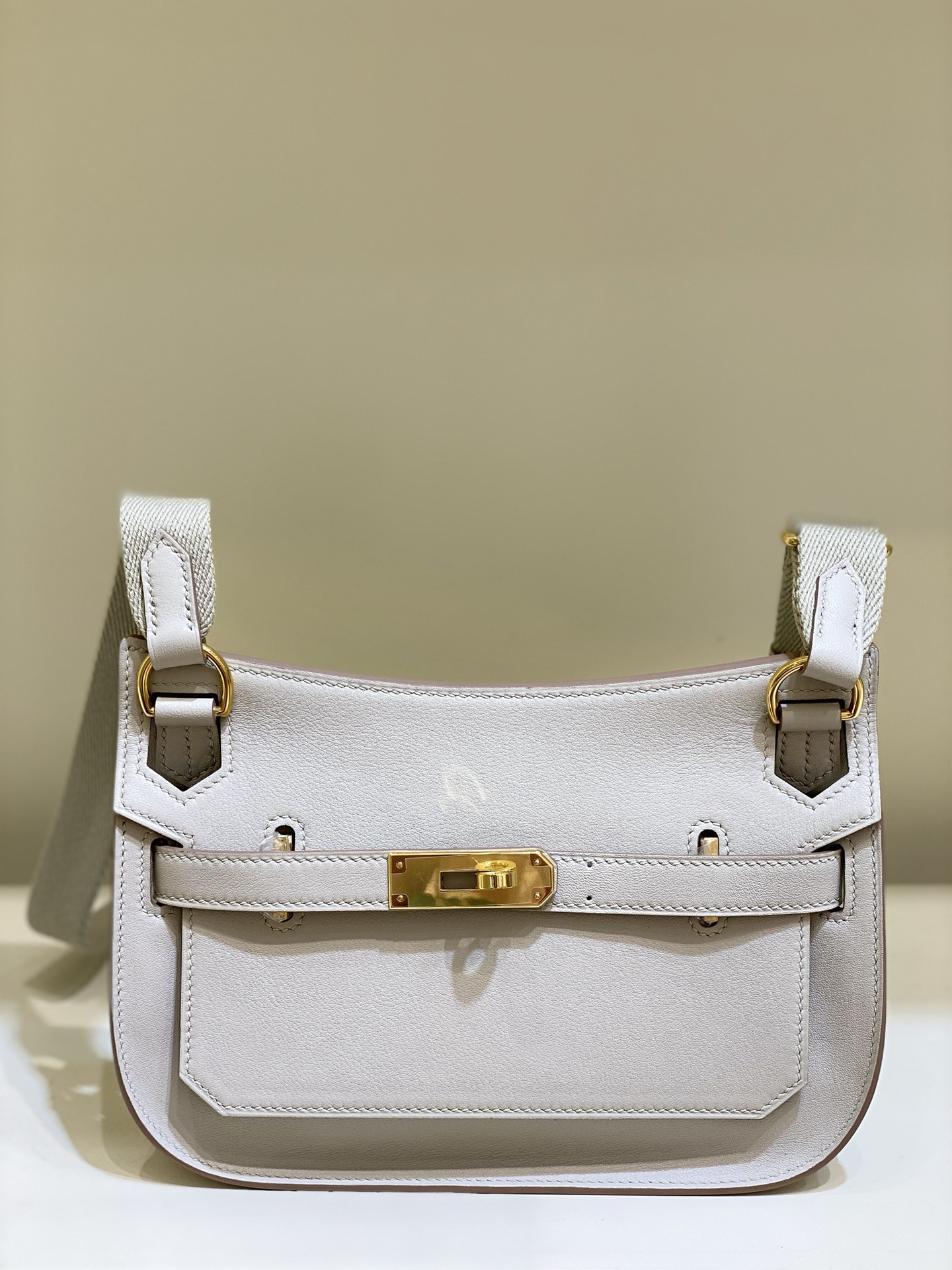 Hermès Mini Jypsiere Bag: Stylish Crossbody, Fits iPhone Pro Max 1 i1682143164 3320 0