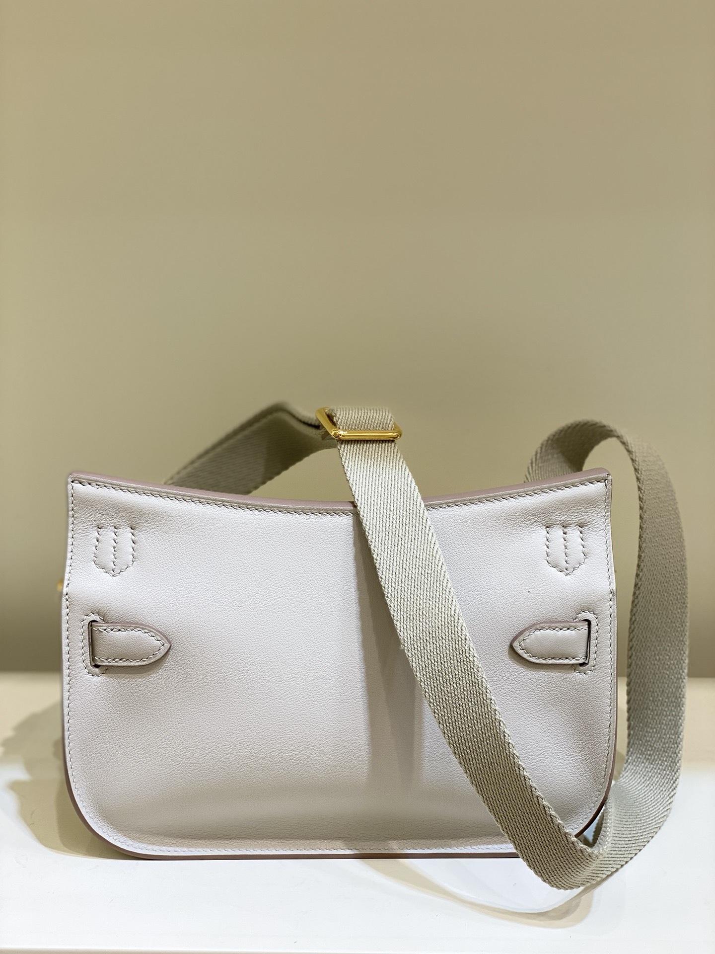 Hermès Mini Jypsiere Bag: Stylish Crossbody, Fits iPhone Pro Max 2 i1682143164 4555 1