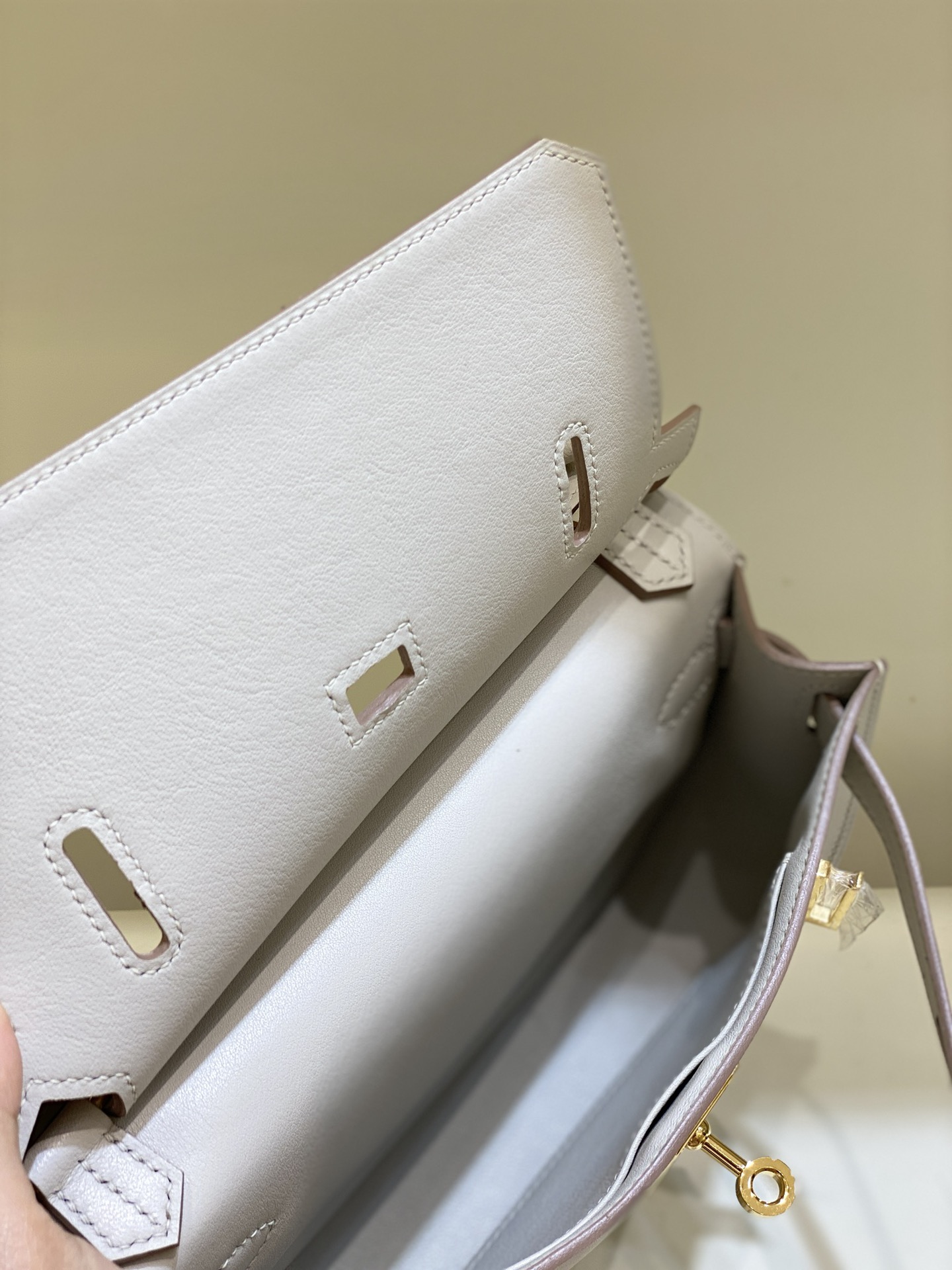 Hermès Mini Jypsiere Bag: Stylish Crossbody, Fits iPhone Pro Max 8 i1682143164 9103 6