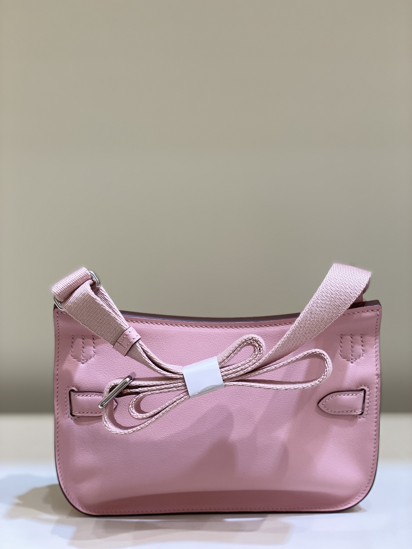 Hermès Mini Jypsiere Bag - Stylish Crossbody in Pink Leather 4 i1682143241 8596 1