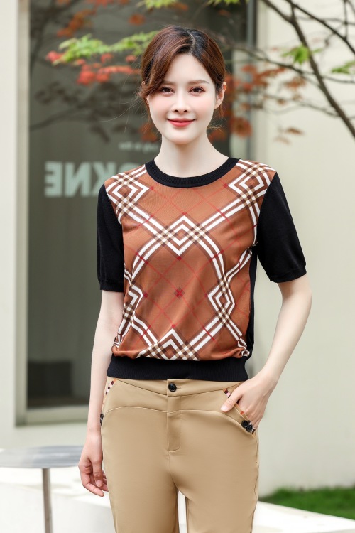 Elegant Plaid Print Knit Top - Short Sleeve, Lightweight Summer Style 1 Elegant Plaid Print Knit Top - Short Sleeve, Lightweight Summer Style