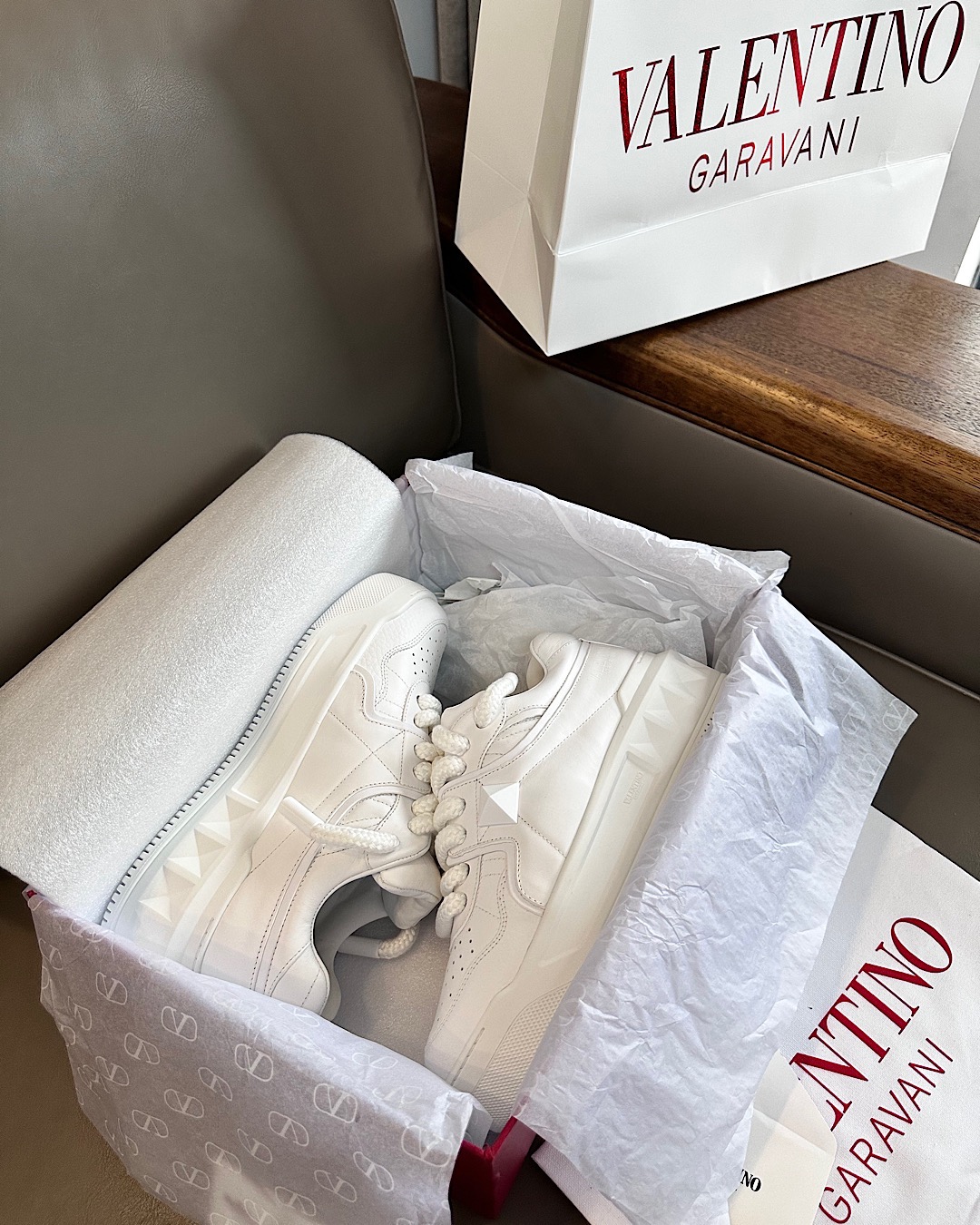 Valentino Low-Top Sneakers White Leather Lace-Up Platform