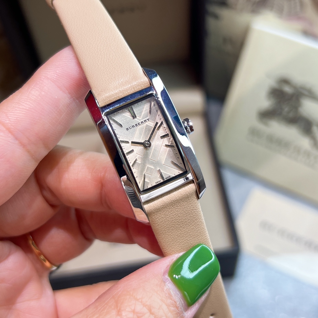 BURBERRY Baballi Rectangular Plaque Watch: Swiss Quartz, Steel, Cattle Belt, 19x30mm, 5mm Thick - 图片 4