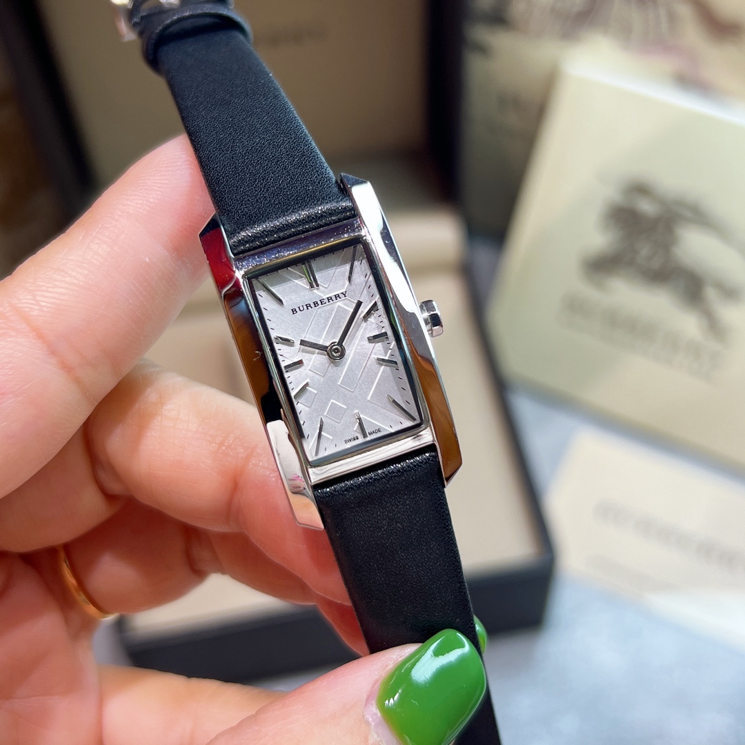 BURBERRY Baballi Rectangular Plaque Watch: Swiss Quartz, Steel, Cattle Belt, 19x30mm, 5mm Thick - 图片 5