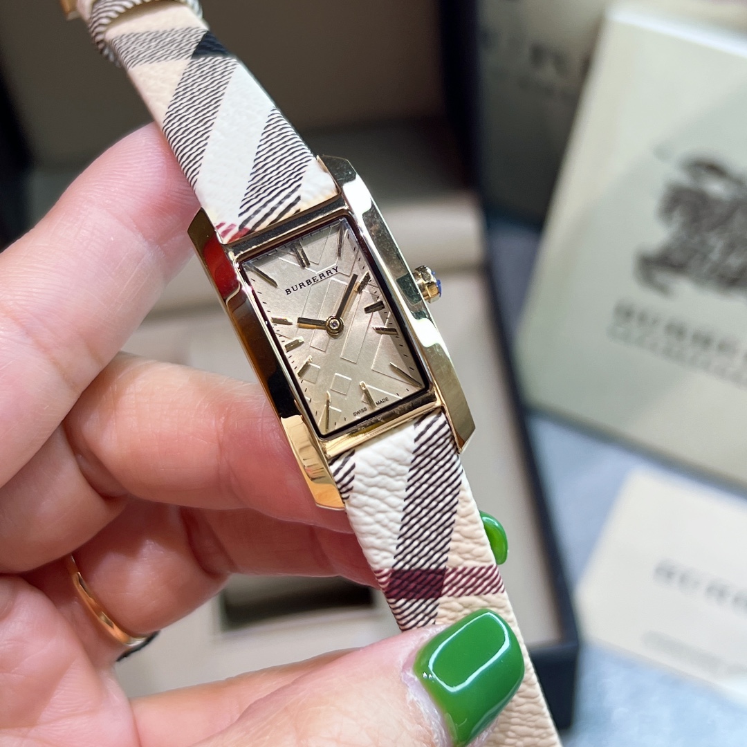 BURBERRY Baballi Rectangular Plaque Watch: Swiss Quartz, Steel, Cattle Belt, 19x30mm, 5mm Thick - 图片 3