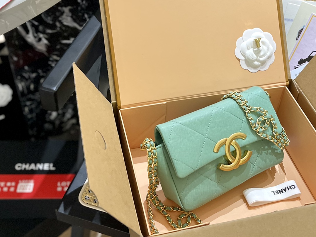 Caviar cowhide folding gift box CHANEL 23p new Fengshen chain bag. The new double C chain in black c