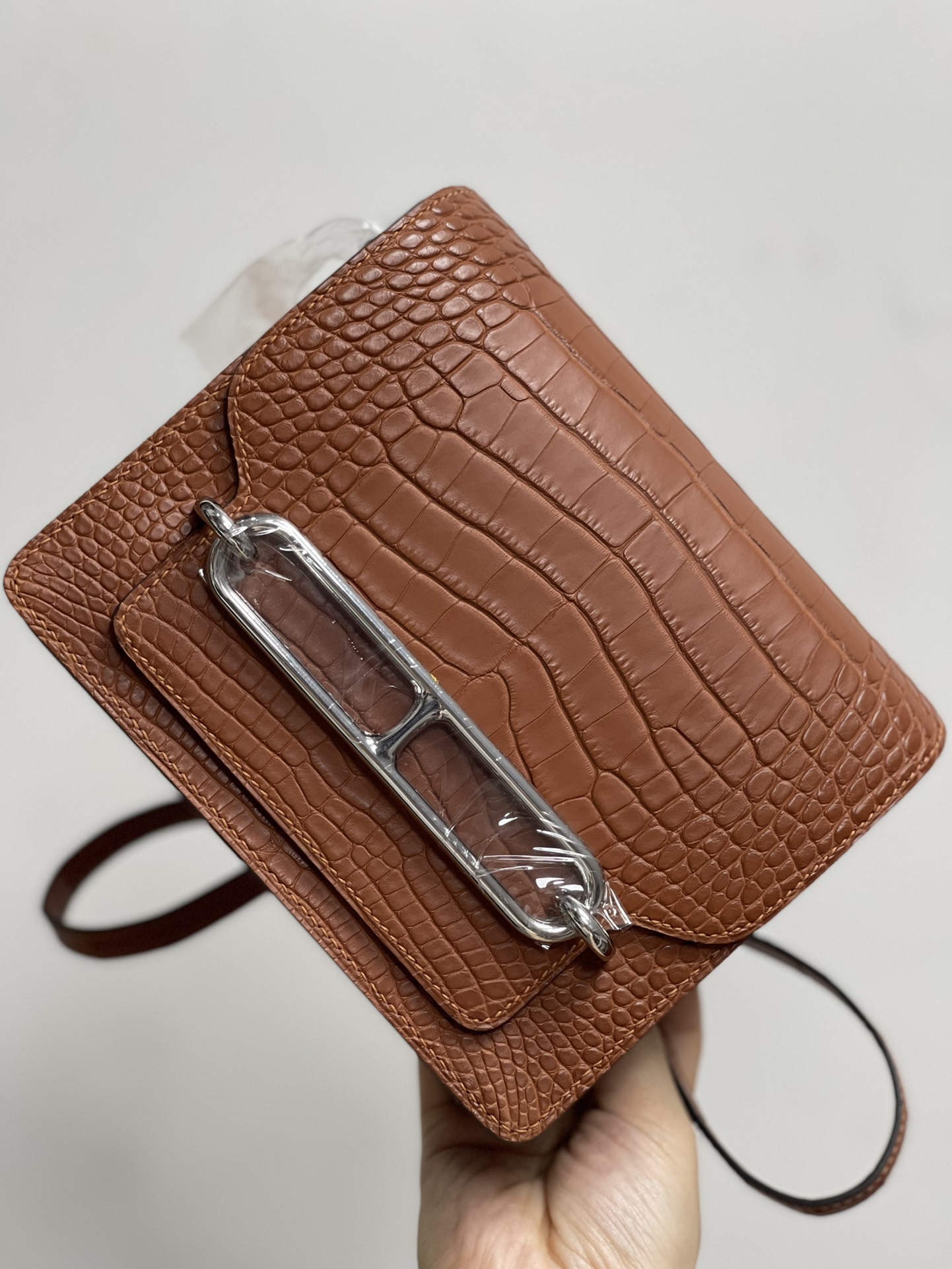 NO:700188,Pig nose, wax thread, fully hand-sewn, imported American crocodile, real shot, in stock, new saddle color, fully hand-sewn, in stock, Hermes, hermes, Hermes,19860909猪鼻子 蜡线全手缝 进口美洲鳄 实拍现货 新出 马鞍色 全手缝 现货,爱马仕,hermes,Hermes,,Bag