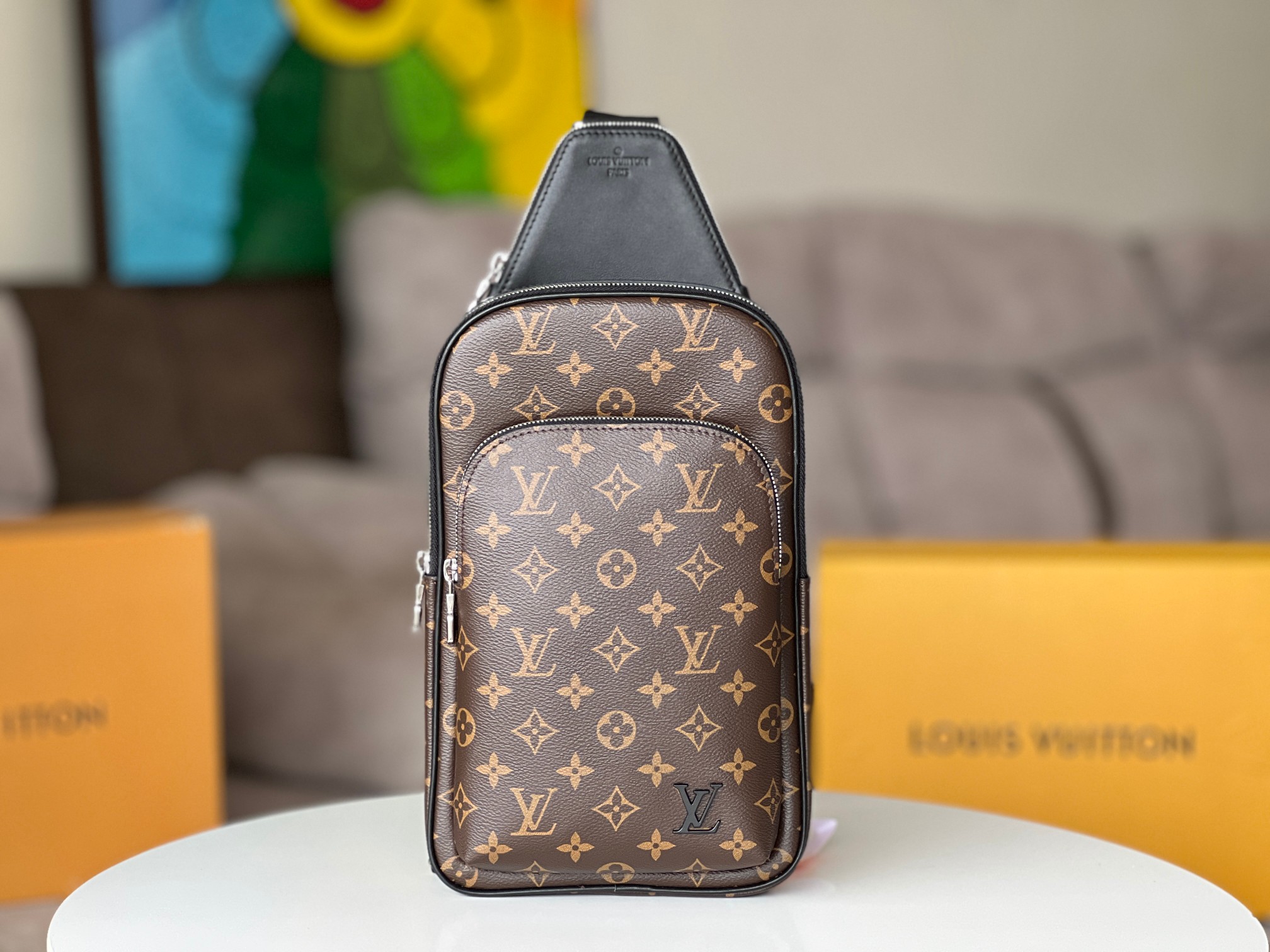 NO:200926,Original list [M46327 Presbyterian] This Avenue shoulder bag uses Monogram Macassar canvas and leather trim to release the charm of the brand. The canvas shoulder straps and linings inject sustainable concepts into the brand's classics, and the zipper front pocket and the top small zipper bag add practical details. Size 20 x 31 x 7 cm (length x height x width), LV [top original list], louis vuitton, shoulder bags19860909原单【M46327老花】本款 Avenue 单肩包采用 Monogram Macassar 帆布和皮革饰边,释放英朗气度.帆布肩带及内衬为品牌经典注入可持续理念,拉链前袋和顶部小号拉链袋再添实用细节.尺寸20 x 31 x 7 cm (长度 x 高 x 宽),LV【顶级原单】,louis vuitton,shoulder bags,Bag