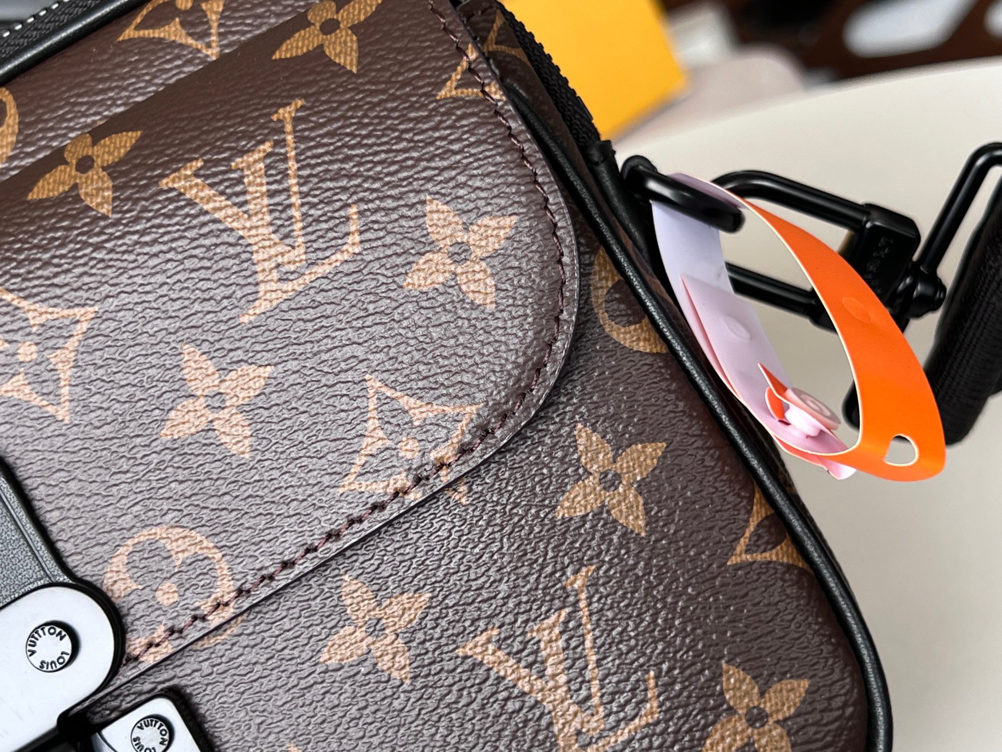 NO:200900,Original order [S LOCK Postman Bag] M45806 S Lock Postman Bag More details...,LV [Top Original Order],louis vuitton19860909原单【S LOCK 邮差包】 M45806 S Lock 邮差包更多细节……,LV【顶级原单】,louis vuitton,Bag