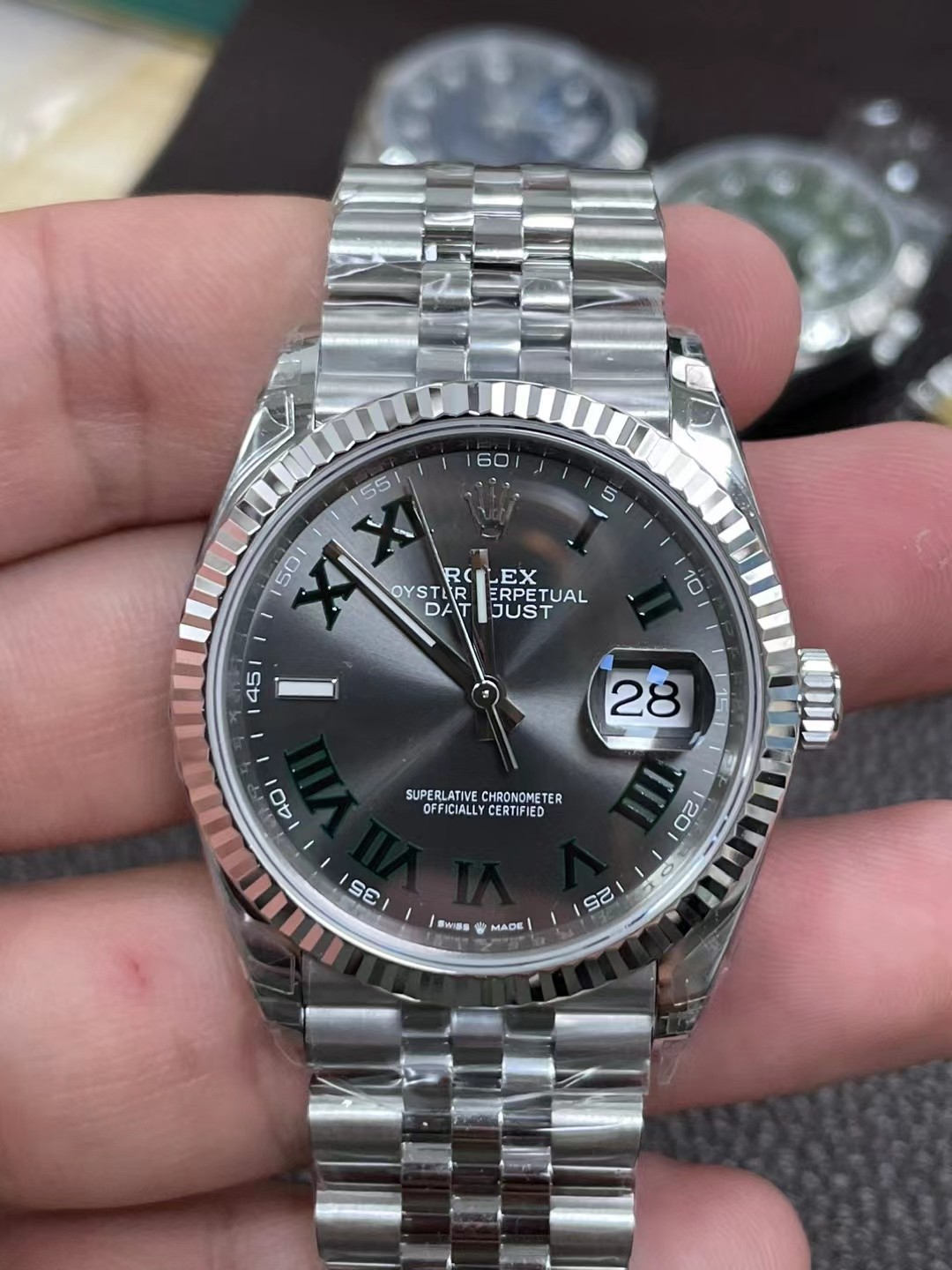 NO:142541,VS new Rolex Log 36 Green Ivy DJ exclusive movement, the only 72 kinetic energy storage version. It has a stable quality and almost no need to repair and after-sales service. Simple identification method. After winding the watch for 30 turns, it will stand and see if it can last more than 40 hours?  You can identify the version yourself, and don't worry about buying a small factory to pretend to be a product. 904L shell cover, the latest literal kit, the details are almost perfect, the details are in place in one step. You can buy it with your eyes closed. Rolex, rolex19860909VS新品劳力士日志36绿萝DJ 独家机芯,唯一72动能储存版本.而且质量稳定,几乎不用返修售后. 简单的鉴别办法手表上链30圈后,静置,看能否走时40小时以上？自己就能鉴别版本,不用担心买到小厂冒充货. 904L壳套,最新的字面套件,细节近乎完美了,细节,机芯一步到位.可以闭眼入手.,劳力士,rolex,Watch