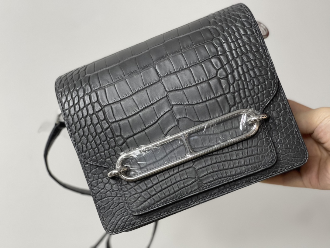 NO:700185,Pig nose, wax thread, fully hand-sewn, imported American crocodile, real stock, new graphite gray, fully hand-sewn, in stock, Hermes, Hermes, Hermes,19860909猪鼻子 蜡线全手缝 进口美洲鳄 实拍现货 新出 石墨灰 全手缝 现货,爱马仕,hermes,Hermes,,Bag