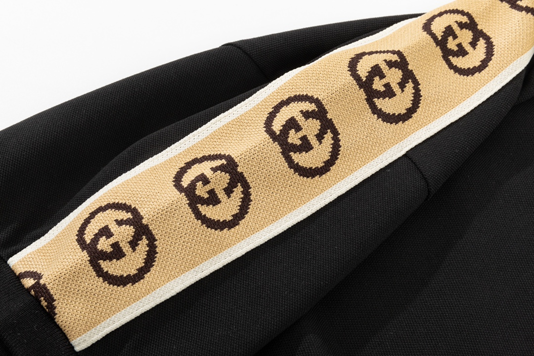 “Gucci Double G-Weave Logo Polo: 1980s-Inspired Custom Comfort” - 图片 5