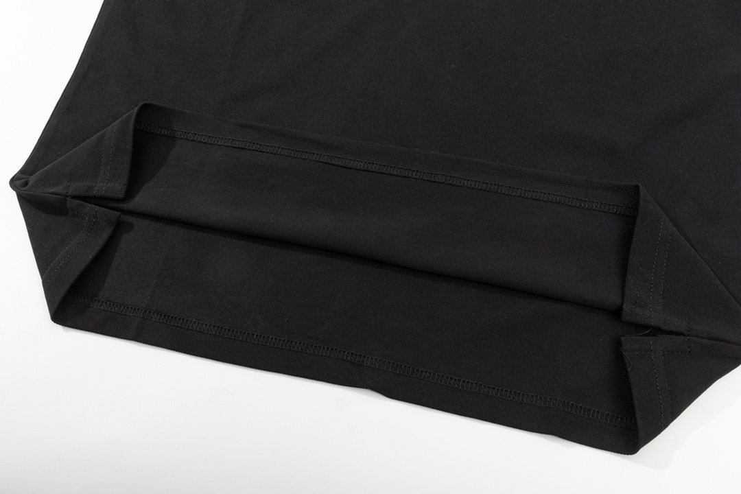 “Gucci Double G-Weave Logo Polo: 1980s-Inspired Custom Comfort” - 图片 8