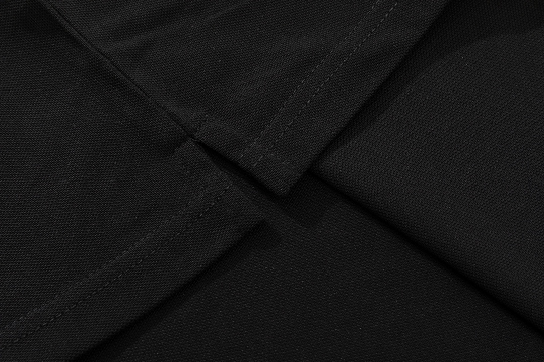 “Gucci Double G-Weave Logo Polo: 1980s-Inspired Custom Comfort” - 图片 7