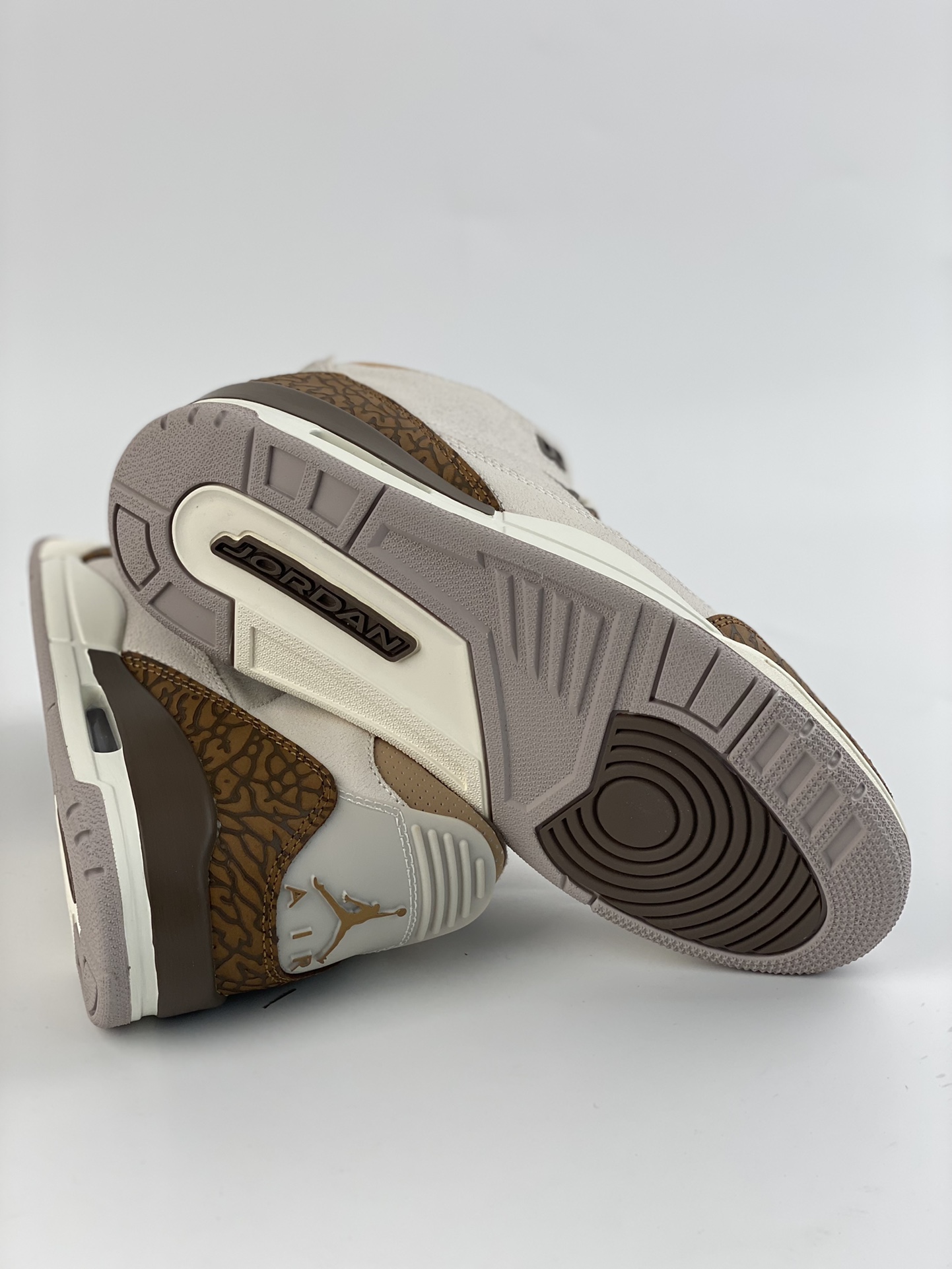 Air Jordan 3 Retro ”Palomino” Mocha Crack CT8532-102