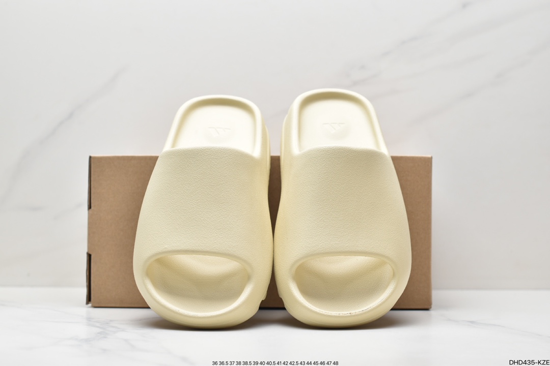 Ye once again collaborates with Kanye West x Adidas Yeezy Slide 