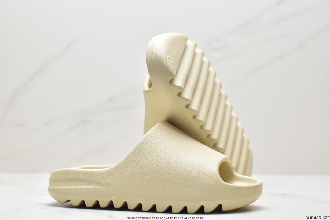 Ye once again collaborates with Kanye West x Adidas Yeezy Slide 