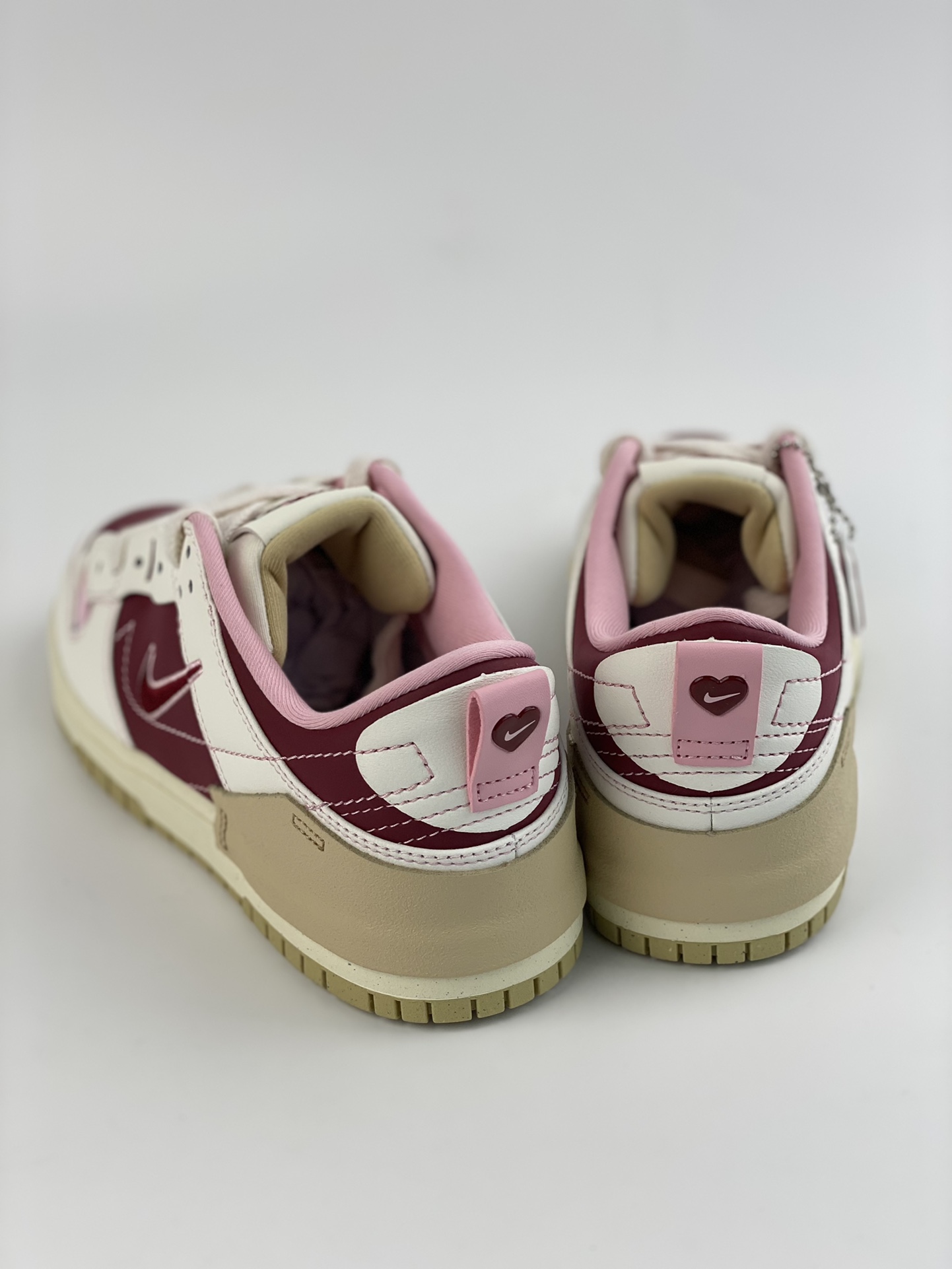 Nike Dunk Low Disrupt 2 Small Nike Swoosh stitching FD4617-667