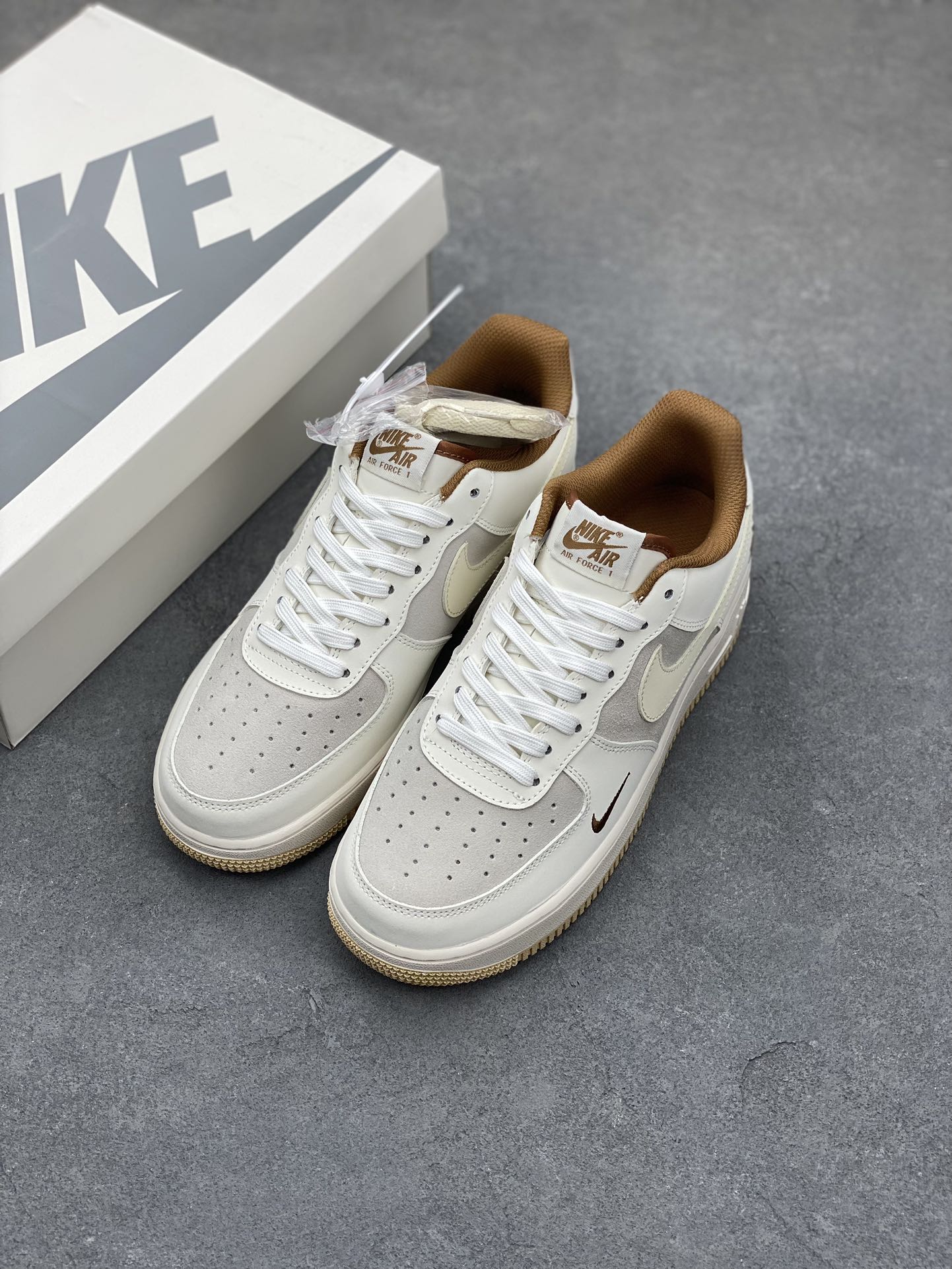 Nike Air Force 1 '07 Low 'Year of The Rabbit' Sneakers AE3398-668 9 i1682188041 563 7