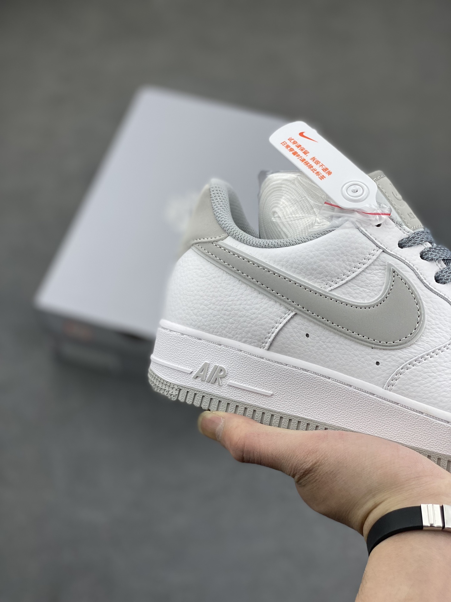 Nike Air Force 1 '07 White/Grey Reflective Low-Top Sneakers 6 i1682188564 1354 4