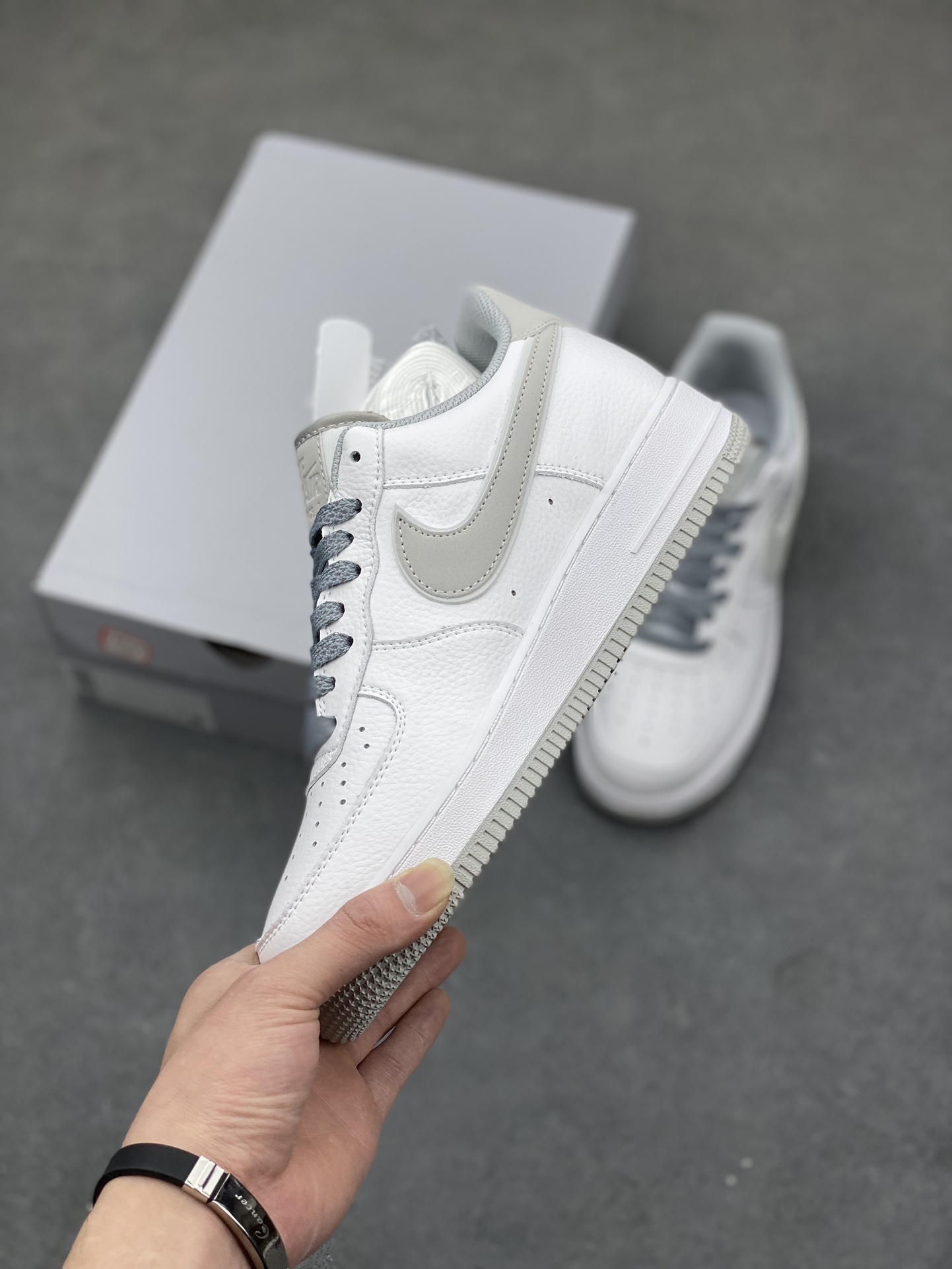 Nike Air Force 1 '07 White/Grey Reflective Low-Top Sneakers 4 i1682188564 2124 2