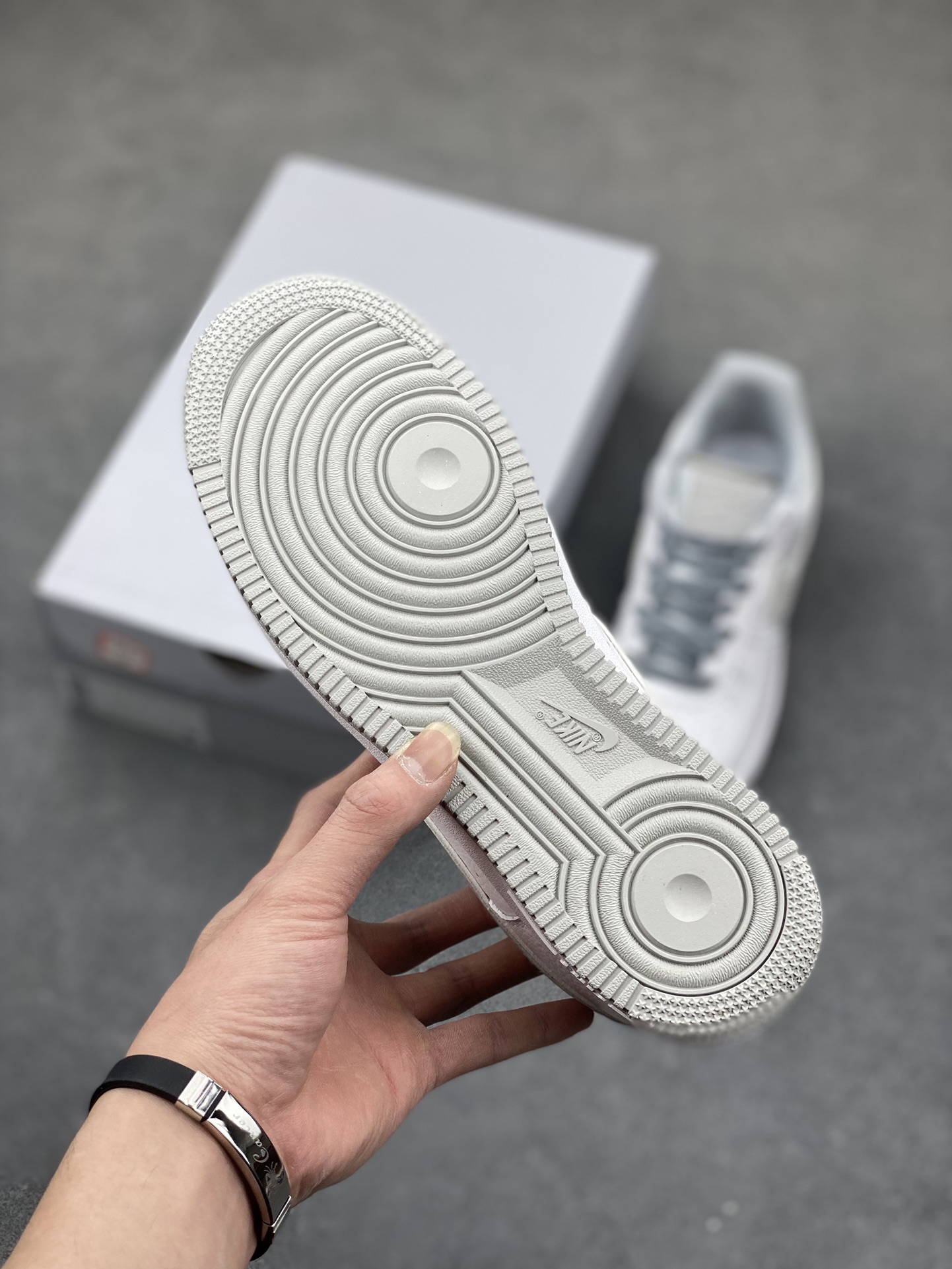 Nike Air Force 1 '07 White/Grey Reflective Low-Top Sneakers 7 i1682188564 3193 5