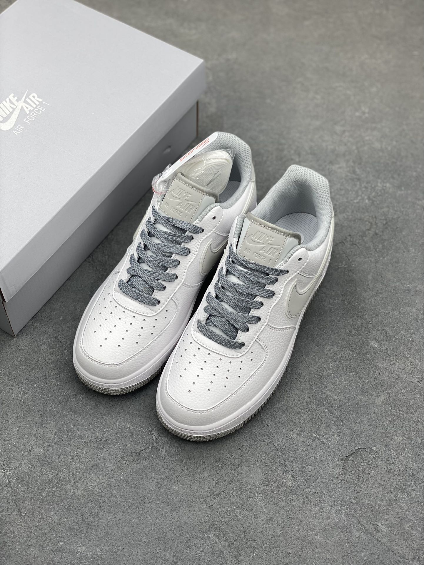 Nike Air Force 1 '07 White/Grey Reflective Low-Top Sneakers 9 i1682188564 6651 7