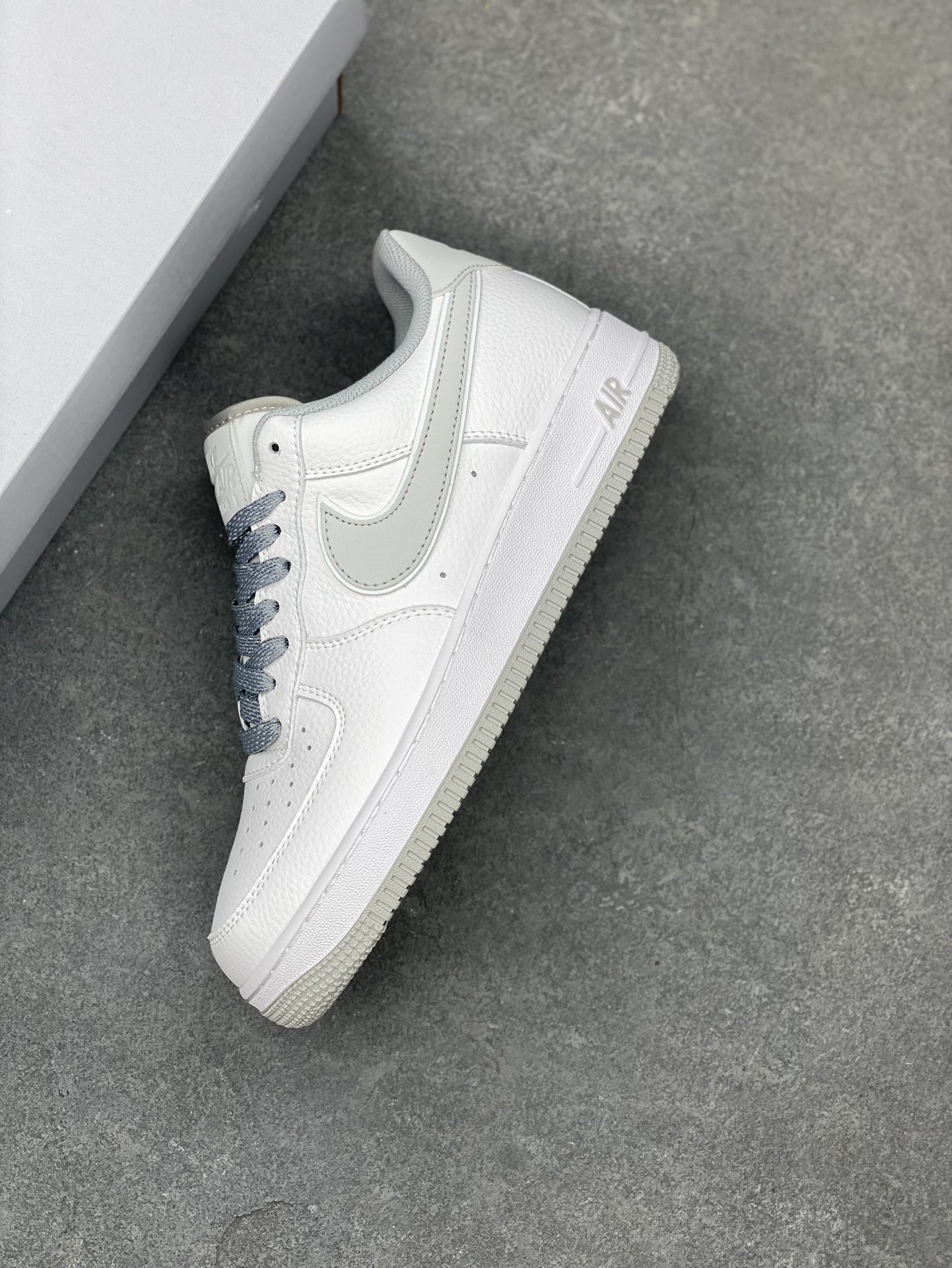 Nike Air Force 1 '07 White/Grey Reflective Low-Top Sneakers 8 i1682188564 7008 6
