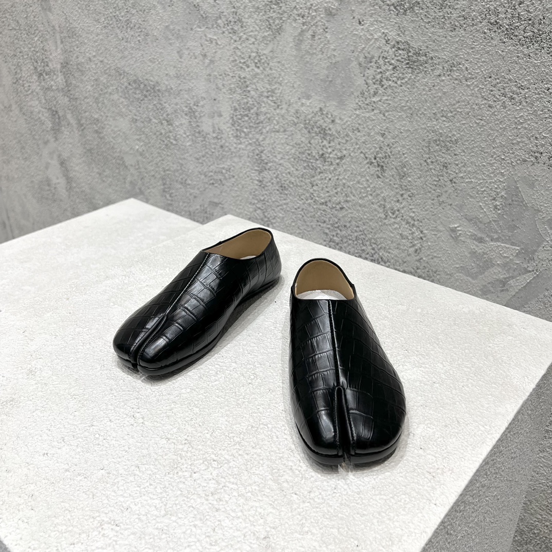 Maison Margiela обувь с разделёнными пальцами чёрная кожаная на плоской подошве