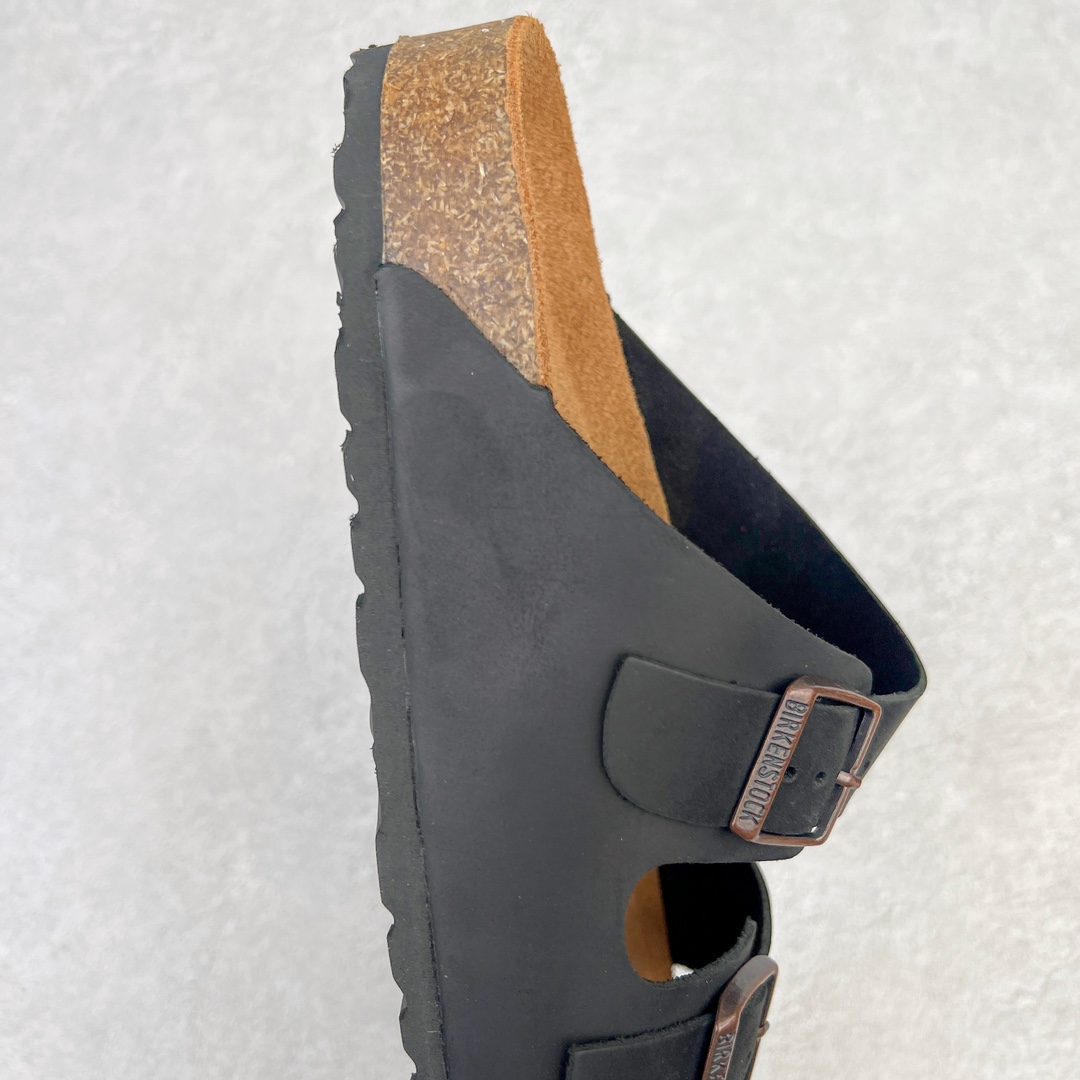 图片[6]-零售💰230 ＃DC Birkenstock Arizona 系列勃肯皮革绒面双扣时尚凉拖鞋 牛皮绒面革质地柔软 搭配可调节鞋扣提升穿着舒适度 人体工学设计分散脚部压力 保护脚踝 软木乳胶鞋床具有一定的收缩性 长时间穿着后能贴合脚型 EVA鞋底回弹性和抗张性力高 具有良好的防震、缓冲性  四季皆宜 柔软的鞋床采用额外的泡沫缓冲层 提供额外的舒适感和全天支撑 全网独家首发 源于德国的严谨工艺  牛巴戎面 中层松木 EVA 三层组合大底 优质牛皮面料五金扣 出口订单 尺码：35-44 编码：by2936030-运动鞋