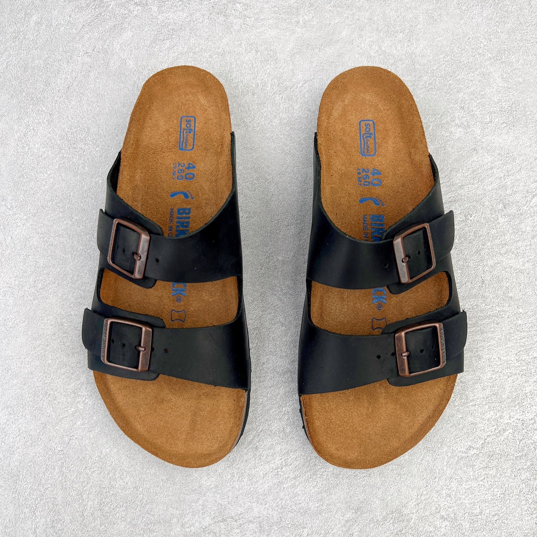 图片[2]-零售💰230 ＃DC Birkenstock Arizona 系列勃肯皮革绒面双扣时尚凉拖鞋 牛皮绒面革质地柔软 搭配可调节鞋扣提升穿着舒适度 人体工学设计分散脚部压力 保护脚踝 软木乳胶鞋床具有一定的收缩性 长时间穿着后能贴合脚型 EVA鞋底回弹性和抗张性力高 具有良好的防震、缓冲性  四季皆宜 柔软的鞋床采用额外的泡沫缓冲层 提供额外的舒适感和全天支撑 全网独家首发 源于德国的严谨工艺  牛巴戎面 中层松木 EVA 三层组合大底 优质牛皮面料五金扣 出口订单 尺码：35-44 编码：by2936030-运动鞋