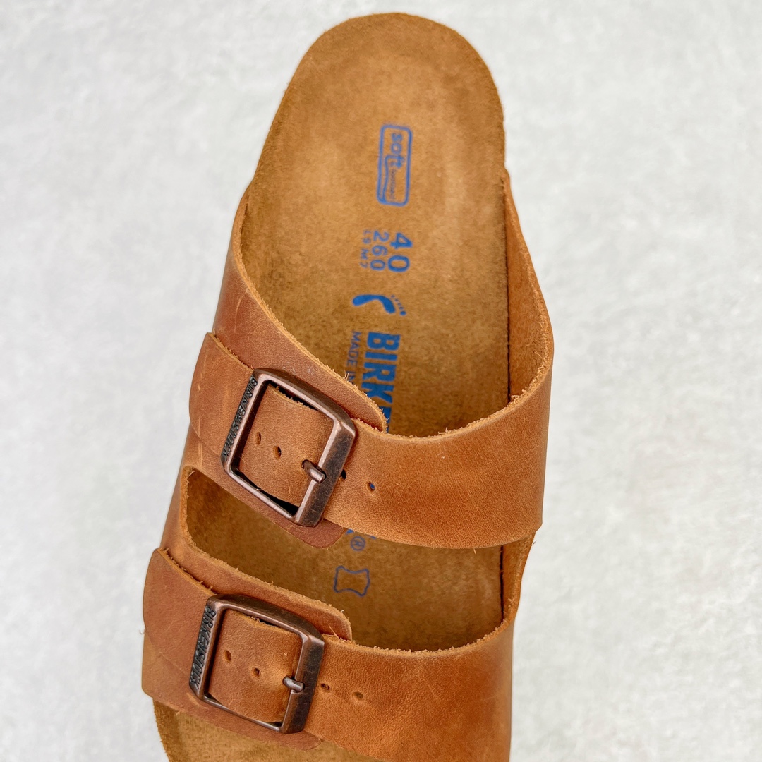 图片[6]-零售💰230 ＃DC Birkenstock Arizona 系列勃肯皮革绒面双扣时尚凉拖鞋 牛皮绒面革质地柔软 搭配可调节鞋扣提升穿着舒适度 人体工学设计分散脚部压力 保护脚踝 软木乳胶鞋床具有一定的收缩性 长时间穿着后能贴合脚型 EVA鞋底回弹性和抗张性力高 具有良好的防震、缓冲性  四季皆宜 柔软的鞋床采用额外的泡沫缓冲层 提供额外的舒适感和全天支撑 全网独家首发 源于德国的严谨工艺  牛巴戎面 中层松木 EVA 三层组合大底 优质牛皮面料五金扣 出口订单 尺码：35-44 编码：by2936030-运动鞋