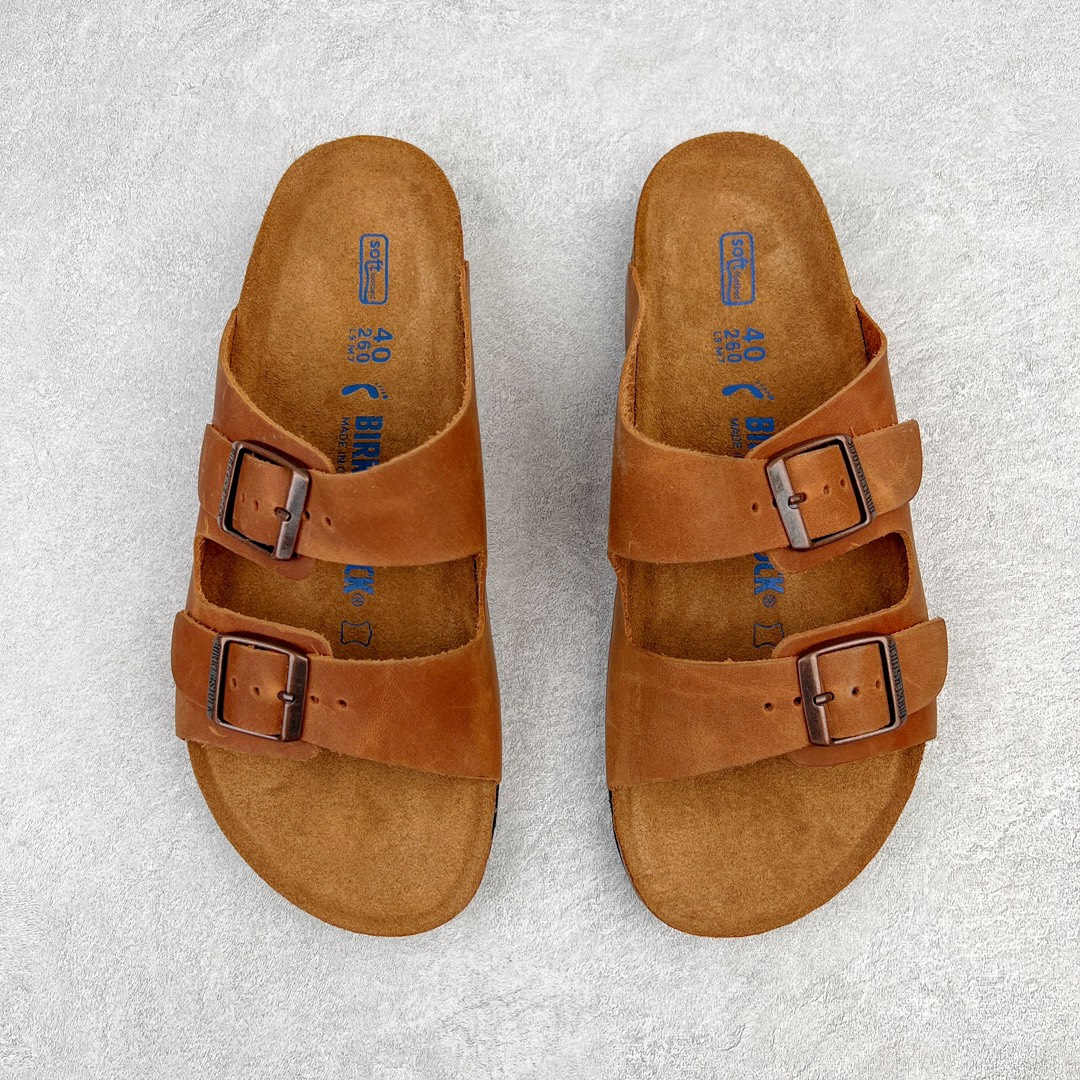 图片[2]-零售💰230 ＃DC Birkenstock Arizona 系列勃肯皮革绒面双扣时尚凉拖鞋 牛皮绒面革质地柔软 搭配可调节鞋扣提升穿着舒适度 人体工学设计分散脚部压力 保护脚踝 软木乳胶鞋床具有一定的收缩性 长时间穿着后能贴合脚型 EVA鞋底回弹性和抗张性力高 具有良好的防震、缓冲性  四季皆宜 柔软的鞋床采用额外的泡沫缓冲层 提供额外的舒适感和全天支撑 全网独家首发 源于德国的严谨工艺  牛巴戎面 中层松木 EVA 三层组合大底 优质牛皮面料五金扣 出口订单 尺码：35-44 编码：by2936030-运动鞋