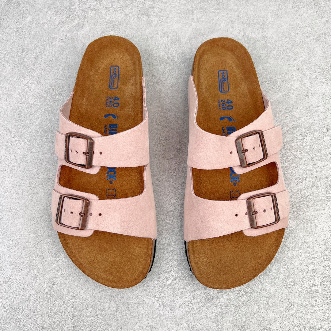 图片[6]-零售💰230 ＃DC Birkenstock Arizona 系列勃肯皮革绒面双扣时尚凉拖鞋 牛皮绒面革质地柔软 搭配可调节鞋扣提升穿着舒适度 人体工学设计分散脚部压力 保护脚踝 软木乳胶鞋床具有一定的收缩性 长时间穿着后能贴合脚型 EVA鞋底回弹性和抗张性力高 具有良好的防震、缓冲性  四季皆宜 柔软的鞋床采用额外的泡沫缓冲层 提供额外的舒适感和全天支撑 全网独家首发 源于德国的严谨工艺  牛巴戎面 中层松木 EVA 三层组合大底 优质牛皮面料五金扣 出口订单 尺码：35-44 编码：by2936030-运动鞋