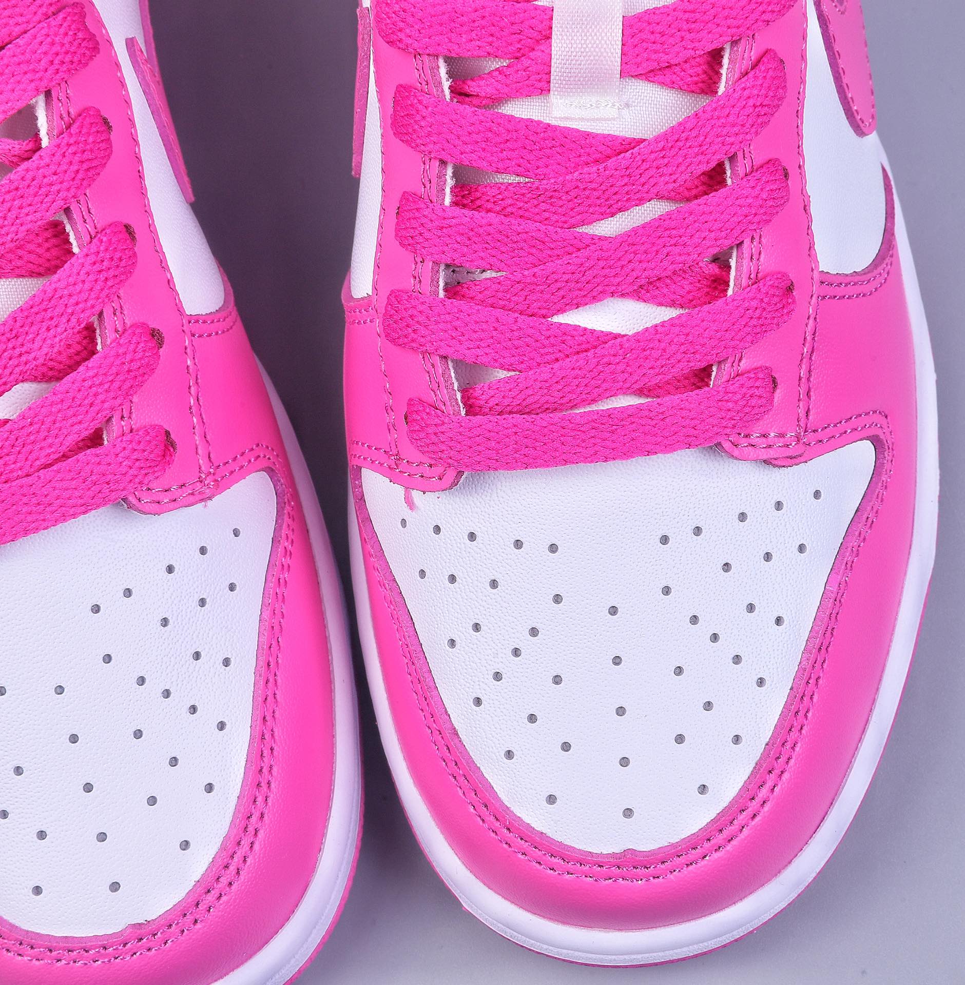 200 F版Nike SB Zoom Dunk Low 玫红板鞋 FJ0704-100
