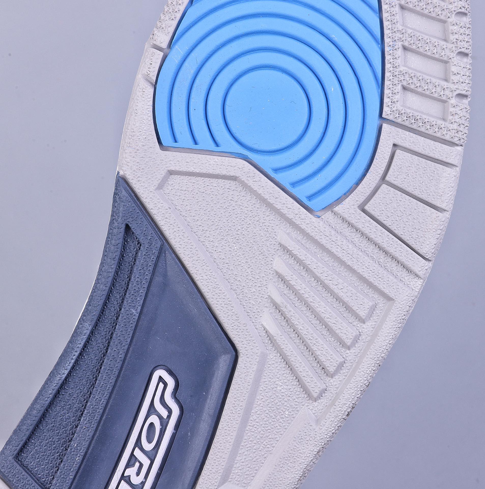 240 5A Fragment Design x Air Jordan 3 AJ3藤原浩 闪电联名  CT8532-104