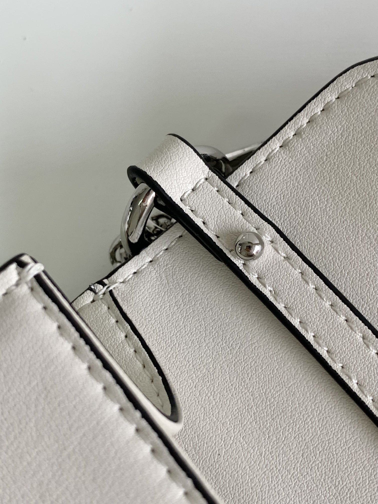 🆕🆕🆕MINI LOCÒ仿水晶装饰手袋-VLogo Signature施华洛世奇®仿水晶装饰-配可拆卸提