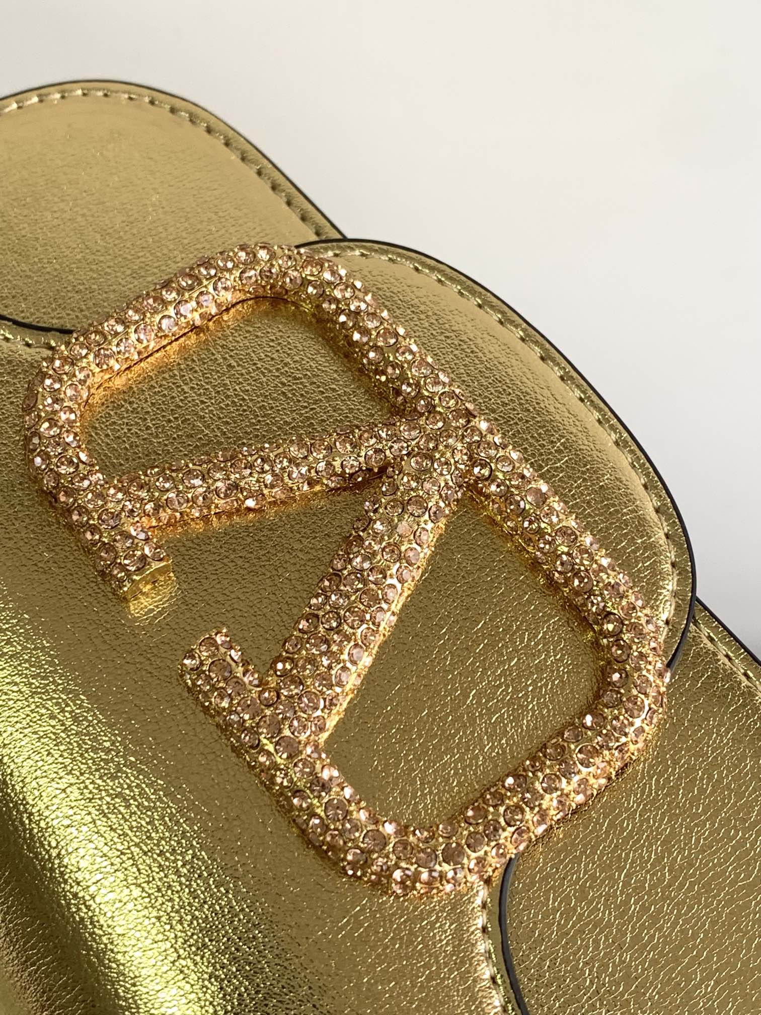 🆕🆕🆕MINI LOCÒ仿水晶装饰手袋-VLogo Signature施华洛世奇®仿水晶装饰-配可拆卸提