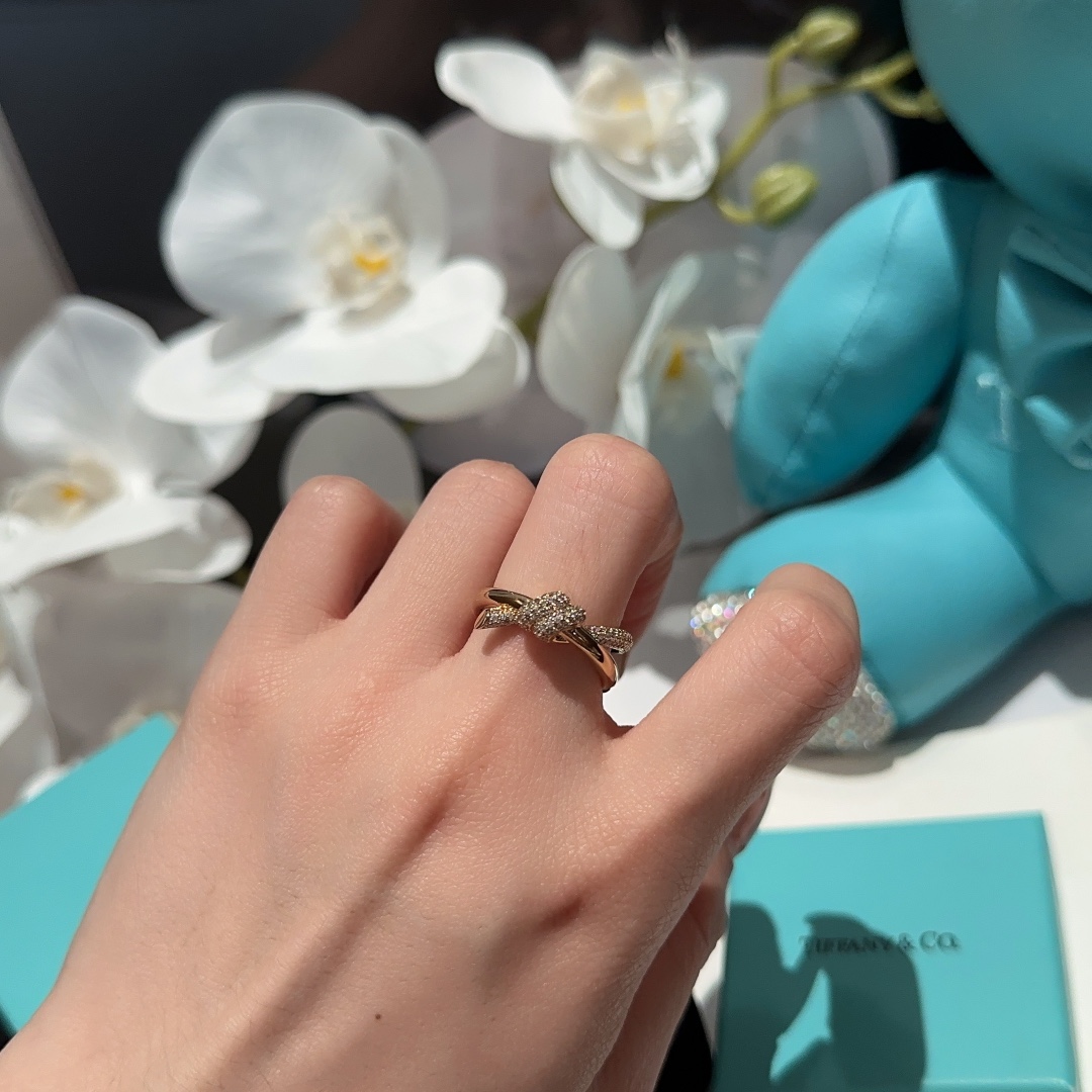 NO:703047,T family knotted ring, wide and narrow, exquisite high-end versatile item, ring, Cardia high-end jewelry19860909T家打结戒指 宽窄 精致高级百搭单品,,ring,卡迪亚高端饰品,Jewelry